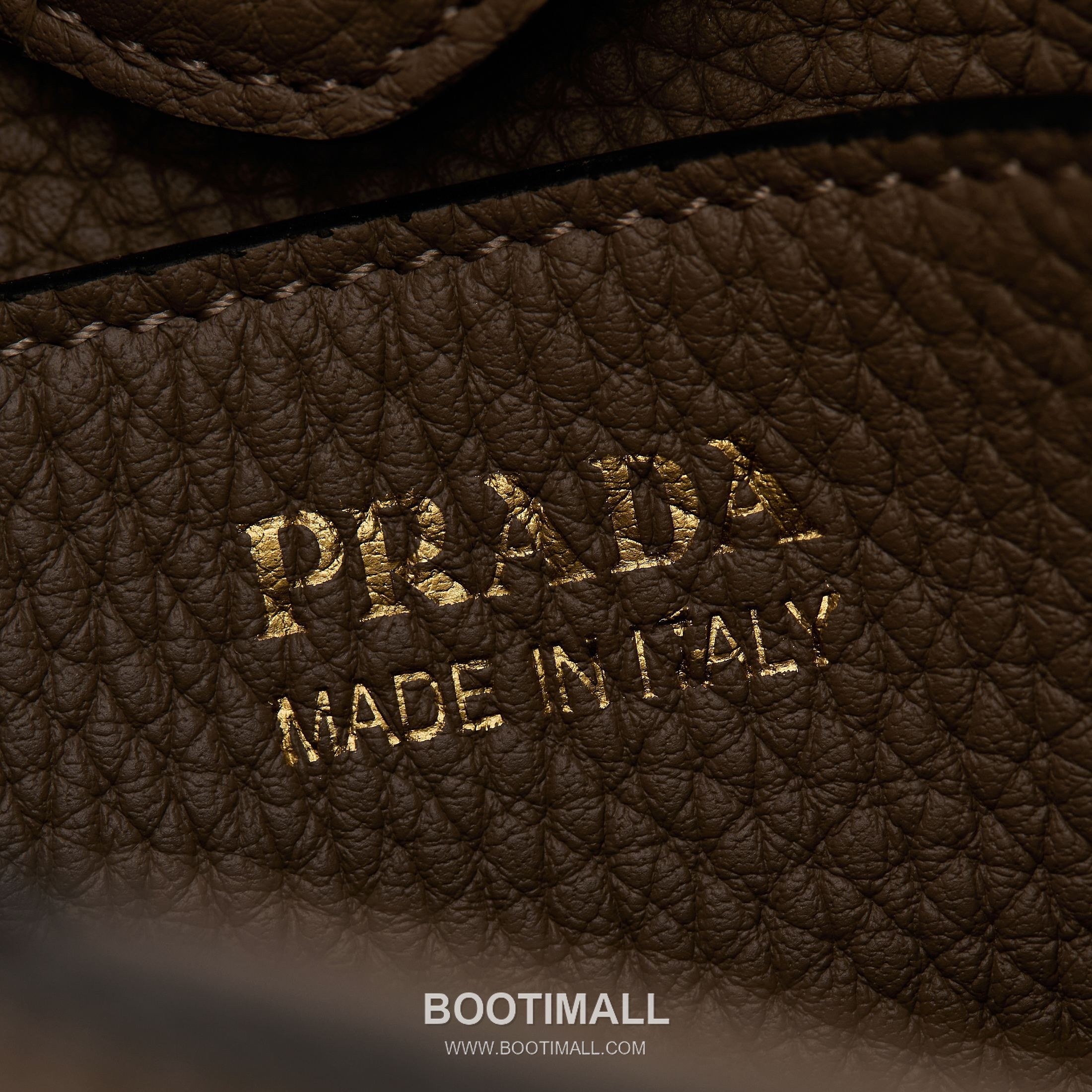 Prada Leather Mini Tote Bag with Triangle Logo and Dual Strap Detail 프라다 레더 트라이앵글 로고 듀얼 스트랩 미니 토트백 1BH191-1 19cm 8