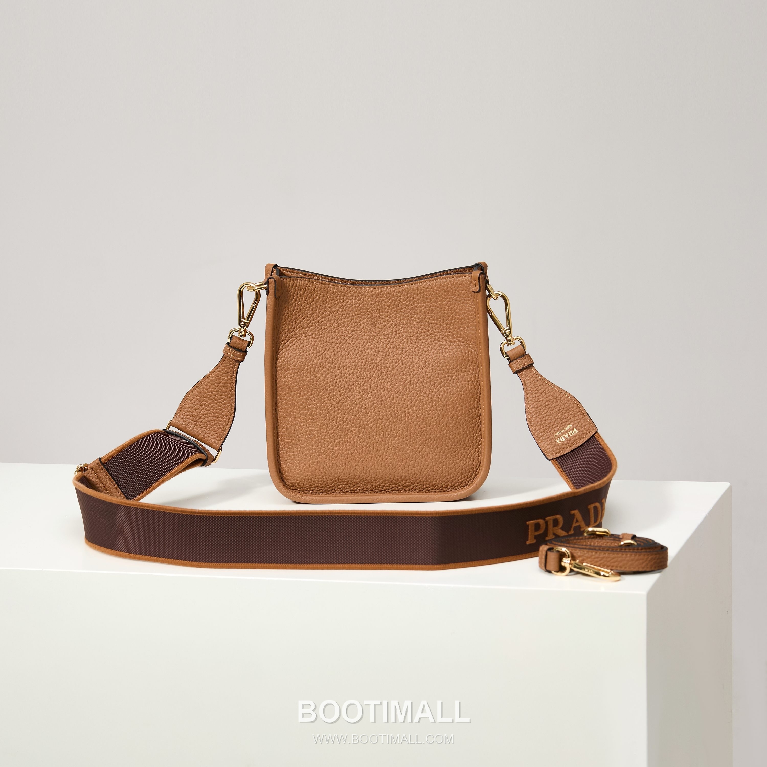 Prada Leather Mini Tote Bag with Triangle Logo and Dual Strap Detail 프라다 레더 트라이앵글 로고 듀얼 스트랩 미니 토트백 1BH191-1 19cm 2