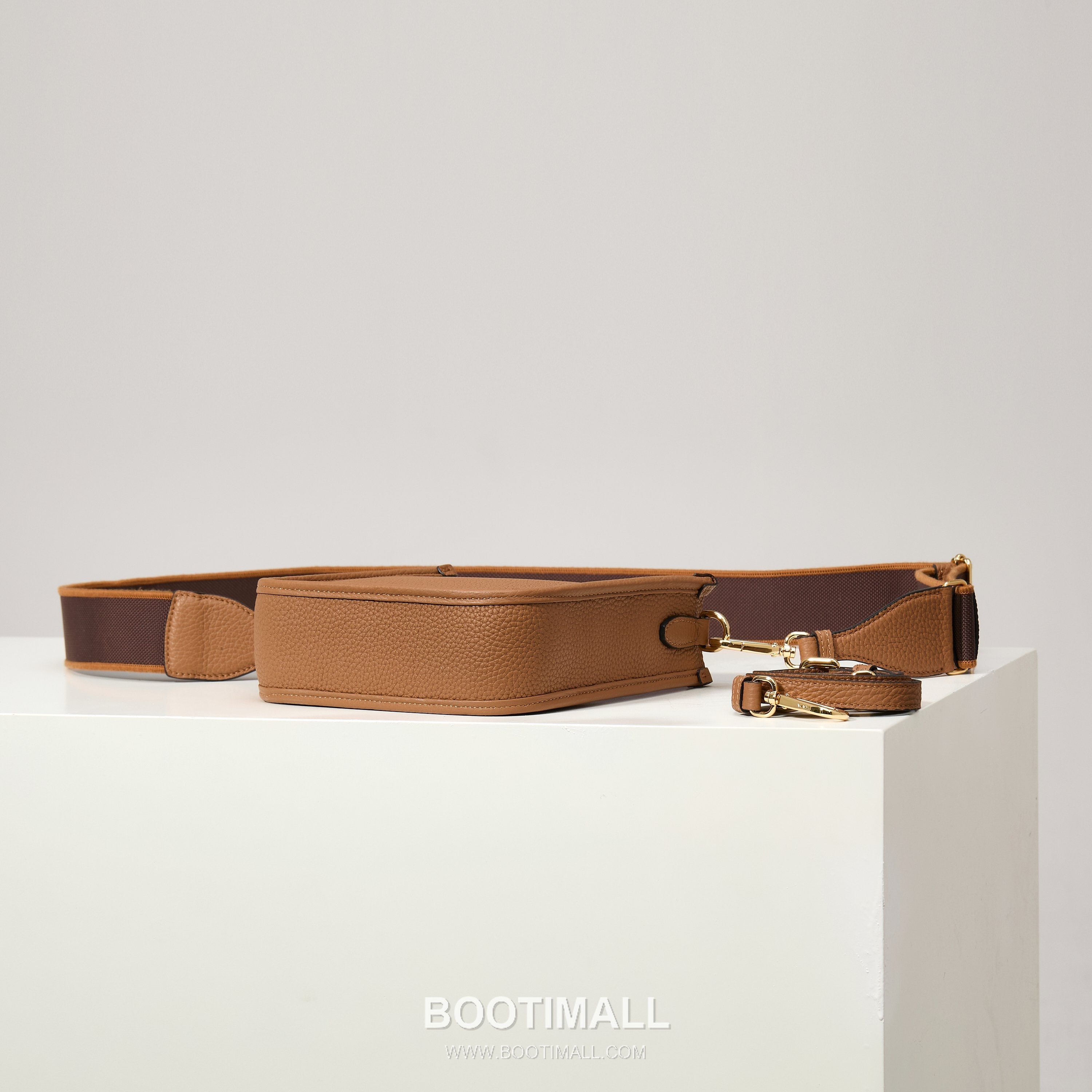 Prada Leather Mini Tote Bag with Triangle Logo and Dual Strap Detail 프라다 레더 트라이앵글 로고 듀얼 스트랩 미니 토트백 1BH191-1 19cm 4