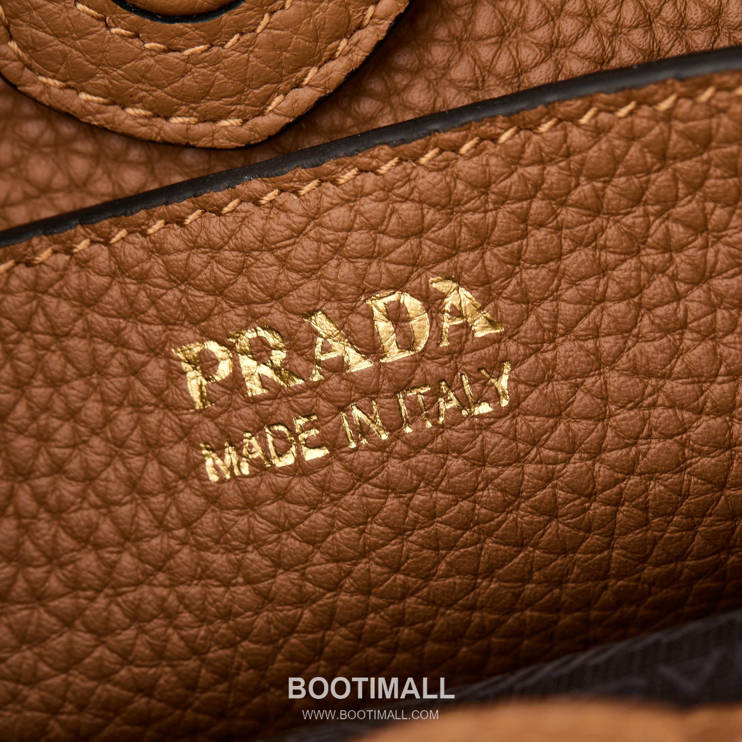 Prada Leather Mini Tote Bag with Triangle Logo and Dual Strap Detail 프라다 레더 트라이앵글 로고 듀얼 스트랩 미니 토트백 1BH191-1 19cm 8