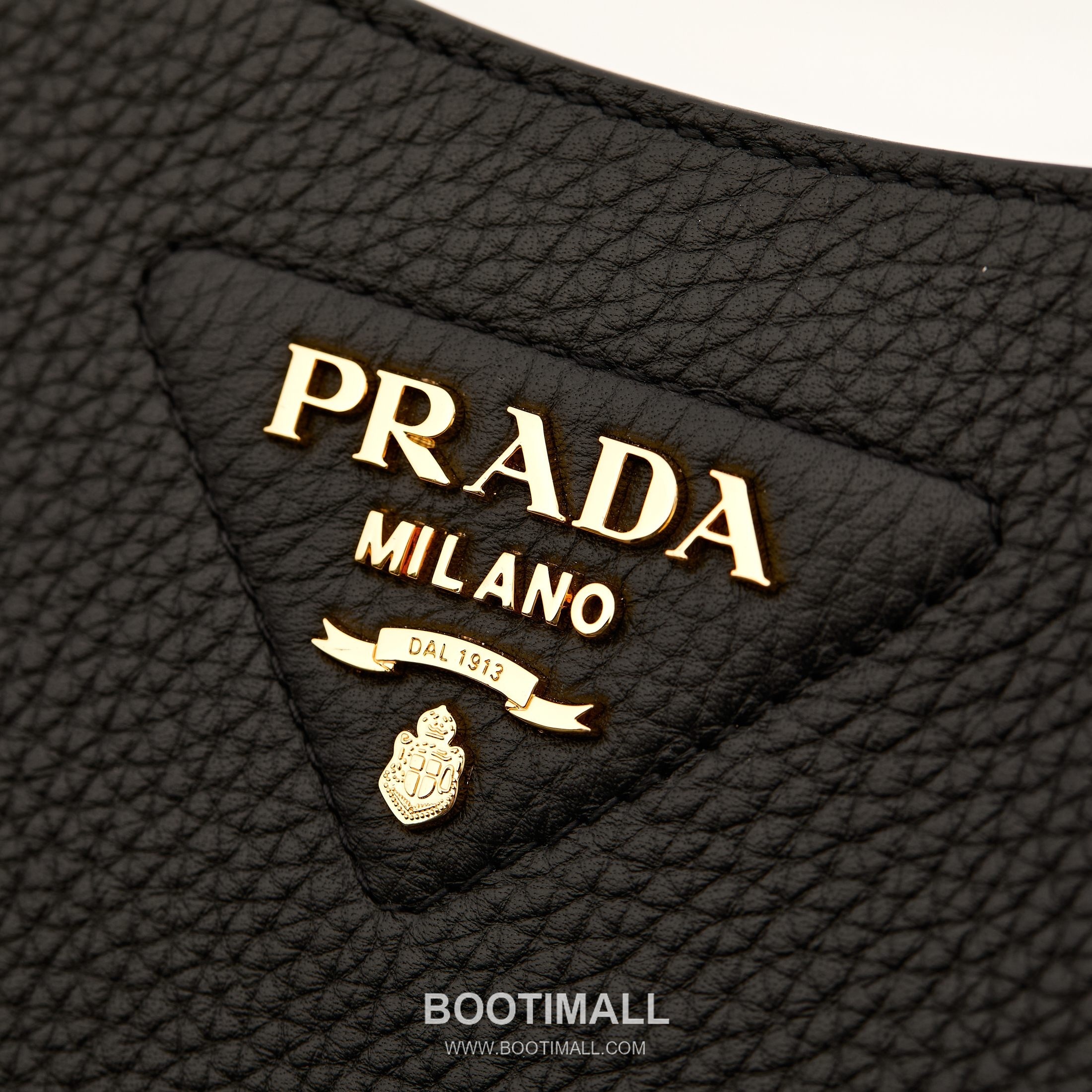 Prada Leather Mini Tote Bag with Triangle Logo and Dual Strap Detail 프라다 레더 트라이앵글 로고 듀얼 스트랩 미니 토트백 1BH191-1 19cm 6