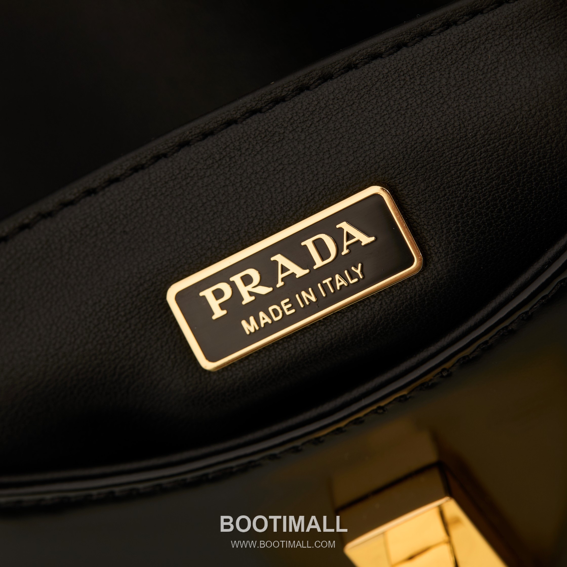 Prada Glossy Leather Shoulder Bag with Flap Closure and Dual Adjustable Strap Detail 프라다 글로시 레더 플랩 듀얼 조절 스트랩 숄더백 1BD345 24cm 8