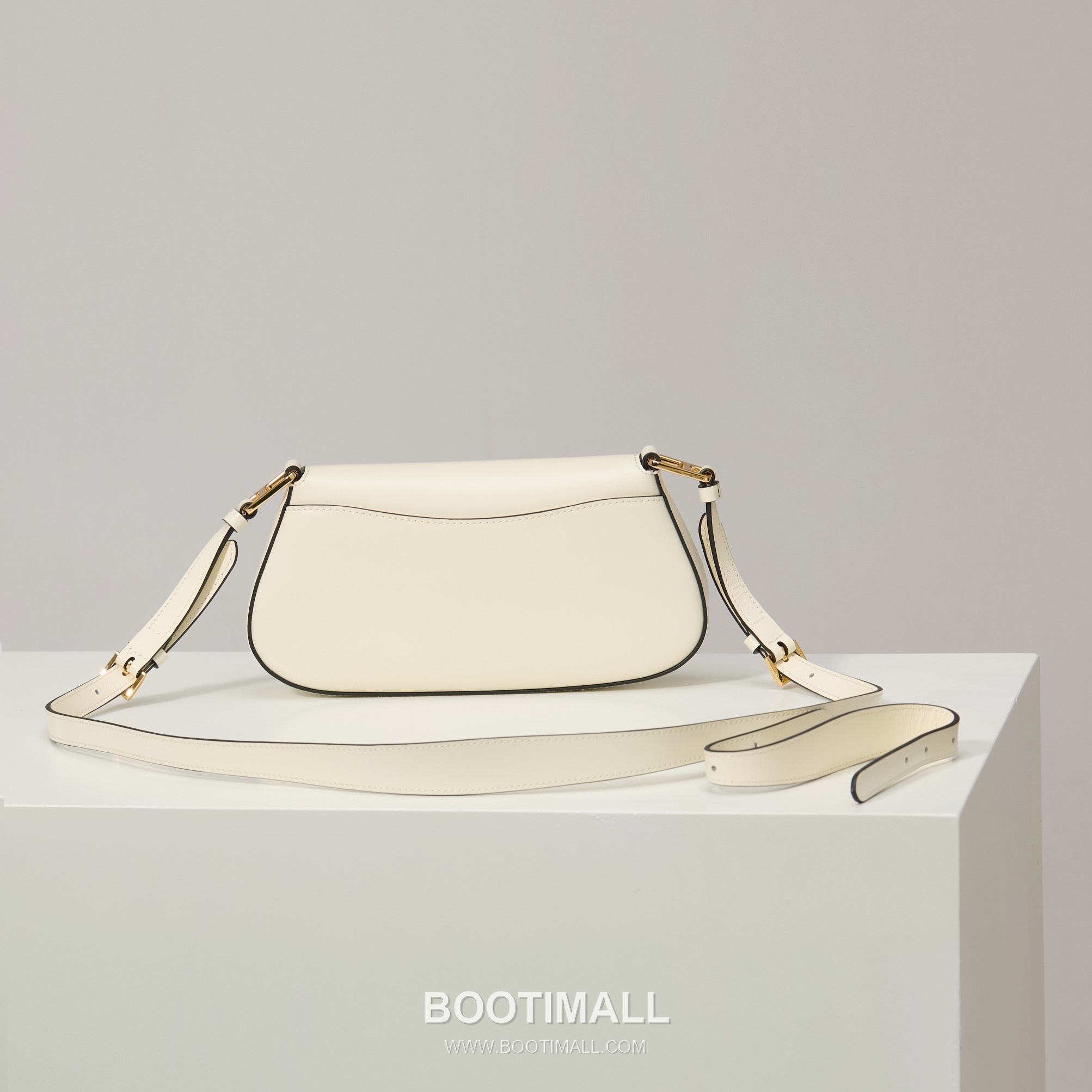 Prada Glossy Leather Shoulder Bag with Flap Closure and Dual Adjustable Strap Detail 프라다 글로시 레더 플랩 듀얼 조절 스트랩 숄더백 1BD345 24cm 2