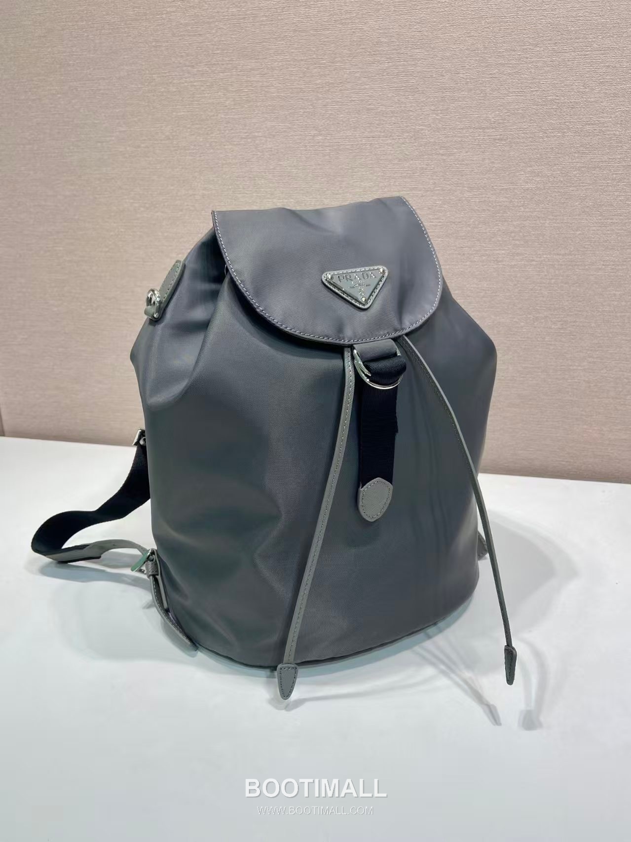 Prada Re-Nylon Backpack with Saffiano Leather Trim and Minimal Strap Design 프라다 리나일론 사피아노 가죽 트림 미니멀 스트랩 백팩 1BZ0197 25cm 2