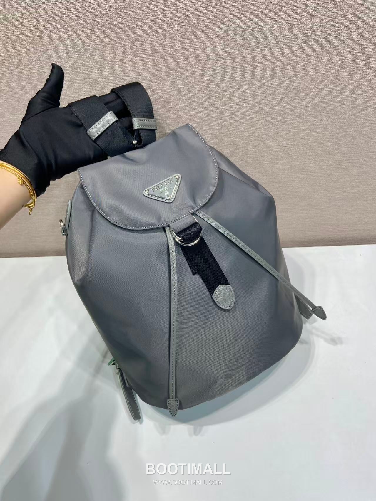 Prada Re-Nylon Backpack with Saffiano Leather Trim and Minimal Strap Design 프라다 리나일론 사피아노 가죽 트림 미니멀 스트랩 백팩 1BZ0197 25cm 3