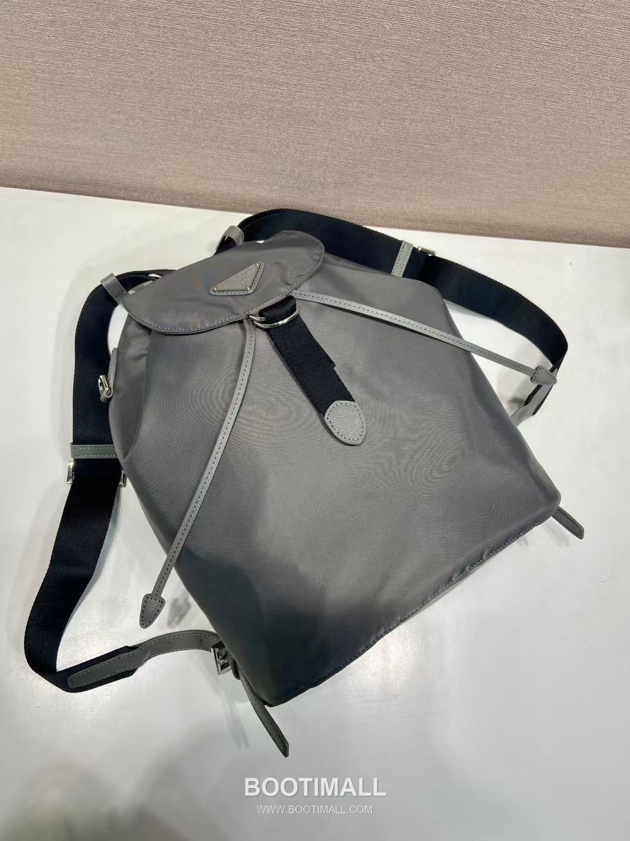 Prada Re-Nylon Backpack with Saffiano Leather Trim and Minimal Strap Design 프라다 리나일론 사피아노 가죽 트림 미니멀 스트랩 백팩 1BZ0197 25cm 4