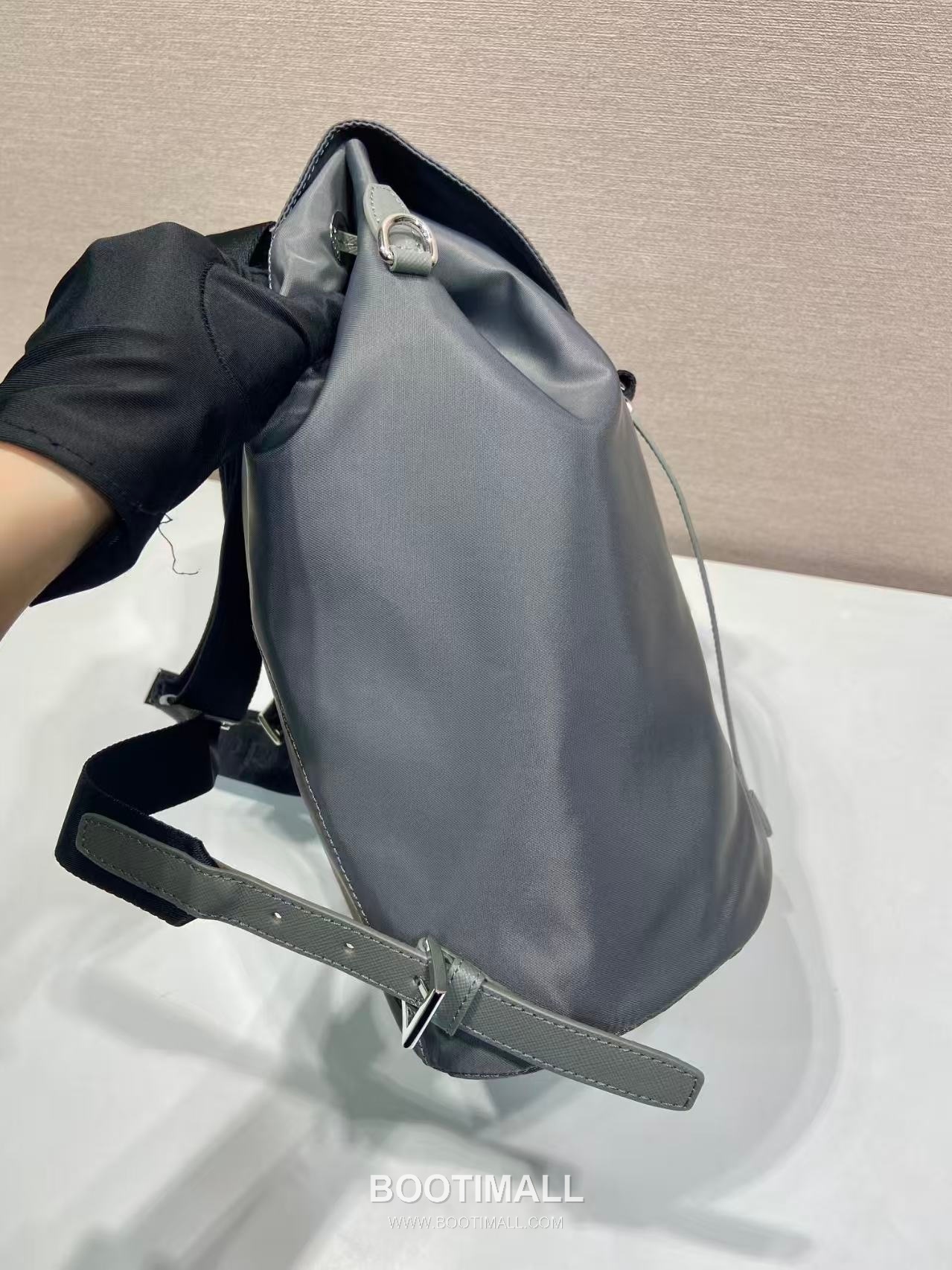 Prada Re-Nylon Backpack with Saffiano Leather Trim and Minimal Strap Design 프라다 리나일론 사피아노 가죽 트림 미니멀 스트랩 백팩 1BZ0197 25cm 6