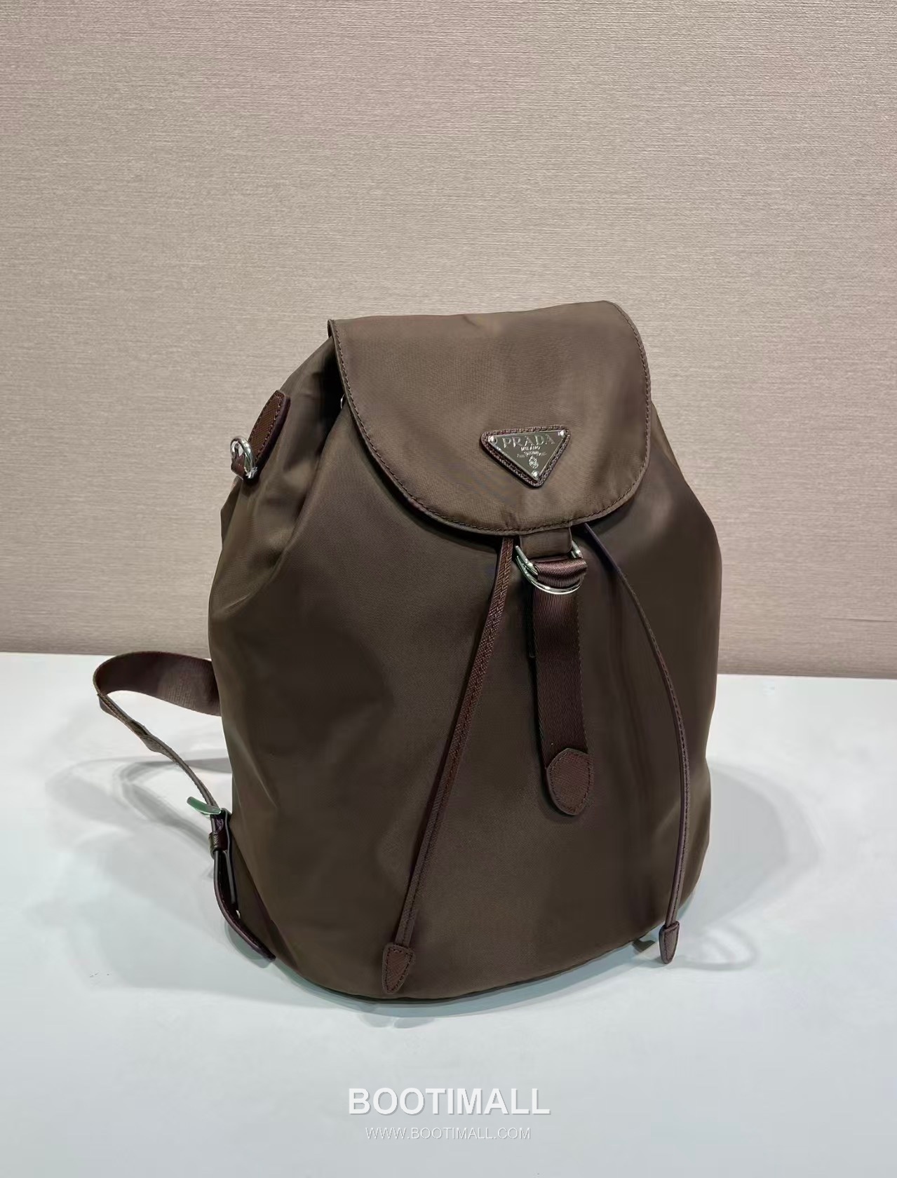 Prada Re-Nylon Backpack with Saffiano Leather Trim and Minimal Strap Design 프라다 리나일론 사피아노 가죽 트림 미니멀 스트랩 백팩 1BZ0197 25cm 2