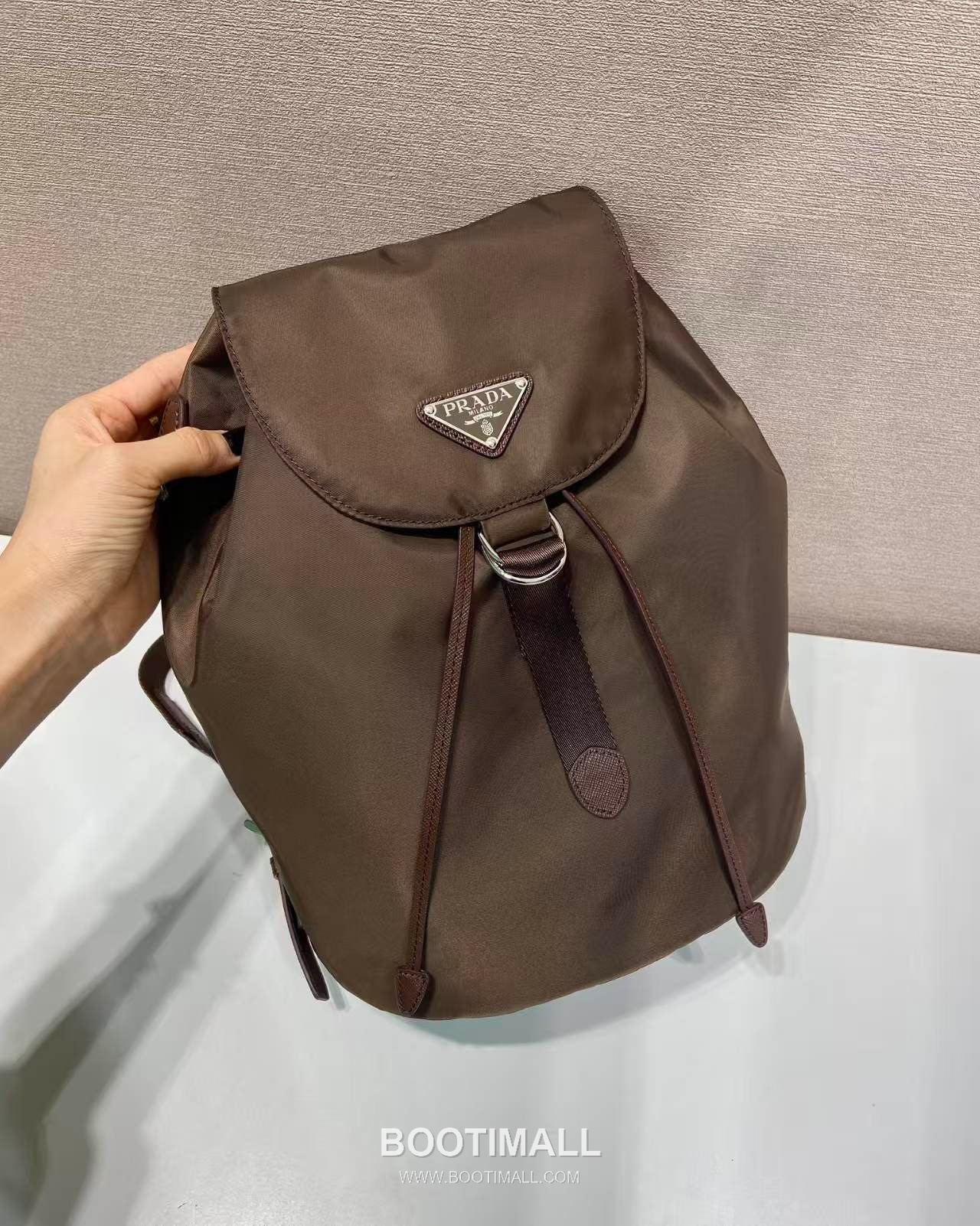 Prada Re-Nylon Backpack with Saffiano Leather Trim and Minimal Strap Design 프라다 리나일론 사피아노 가죽 트림 미니멀 스트랩 백팩 1BZ0197 25cm 3