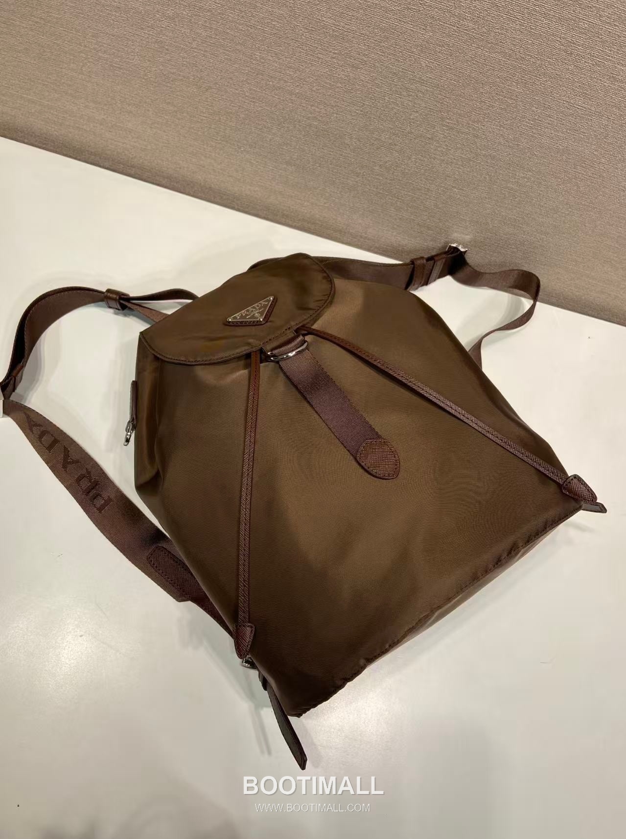 Prada Re-Nylon Backpack with Saffiano Leather Trim and Minimal Strap Design 프라다 리나일론 사피아노 가죽 트림 미니멀 스트랩 백팩 1BZ0197 25cm 4