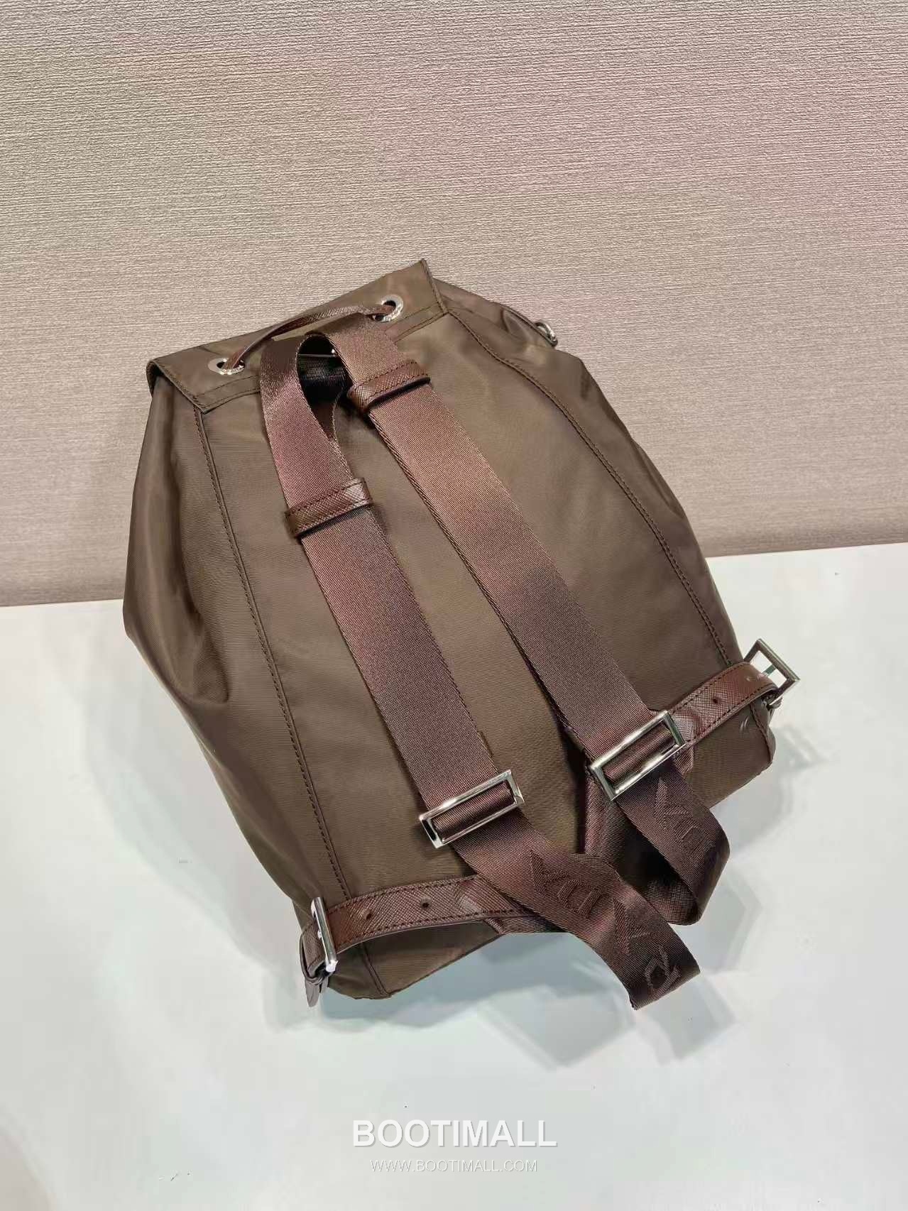 Prada Re-Nylon Backpack with Saffiano Leather Trim and Minimal Strap Design 프라다 리나일론 사피아노 가죽 트림 미니멀 스트랩 백팩 1BZ0197 25cm 5