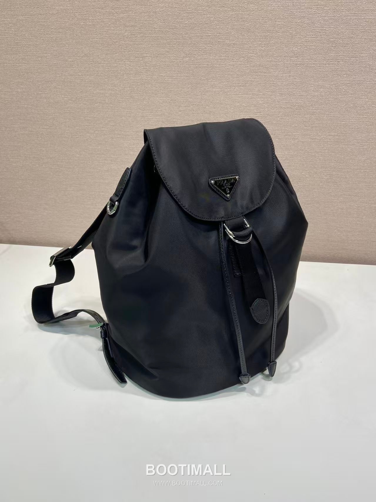 Prada Re-Nylon Backpack with Saffiano Leather Trim and Minimal Strap Design 프라다 리나일론 사피아노 가죽 트림 미니멀 스트랩 백팩 1BZ0197 25cm 2