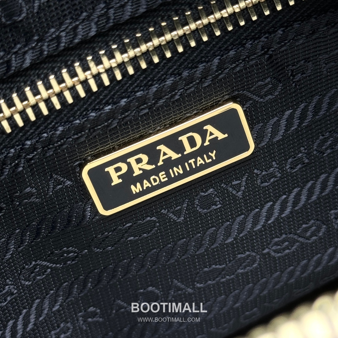 Prada Re-Nylon Crossbody Bag with Saffiano Leather Trim and Triple Zip Pocket Detail 프라다 리나일론 사피아노 가죽 트림 트리플 지퍼 포켓 크로스바디백 1BH218 21cm 9