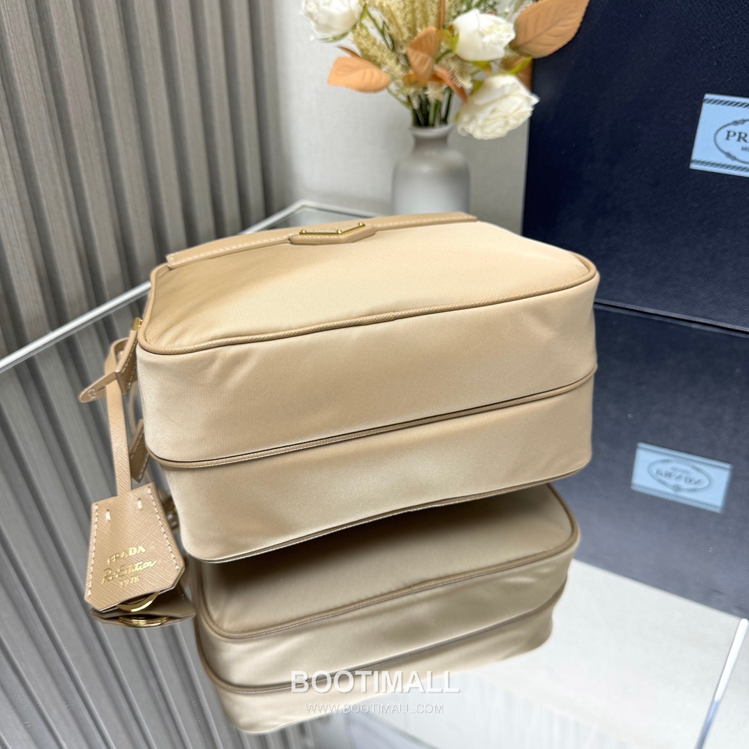 Prada Re-Nylon Crossbody Bag with Saffiano Leather Trim and Triple Zip Pocket Detail 프라다 리나일론 사피아노 가죽 트림 트리플 지퍼 포켓 크로스바디백 1BH218 21cm 4