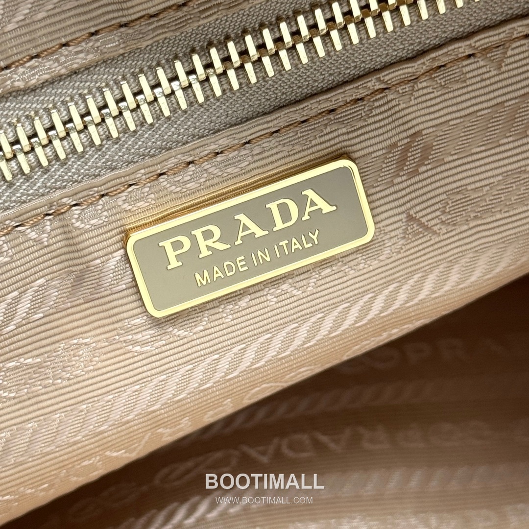 Prada Re-Nylon Crossbody Bag with Saffiano Leather Trim and Triple Zip Pocket Detail 프라다 리나일론 사피아노 가죽 트림 트리플 지퍼 포켓 크로스바디백 1BH218 21cm 9