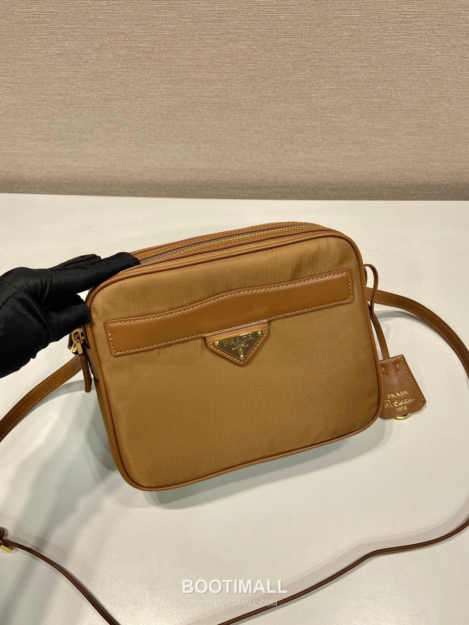 Prada Re-Nylon Crossbody Bag with Saffiano Leather Trim and Triple Zip Pocket Detail 프라다 리나일론 사피아노 가죽 트림 트리플 지퍼 포켓 크로스바디백 1BH218 21cm 3