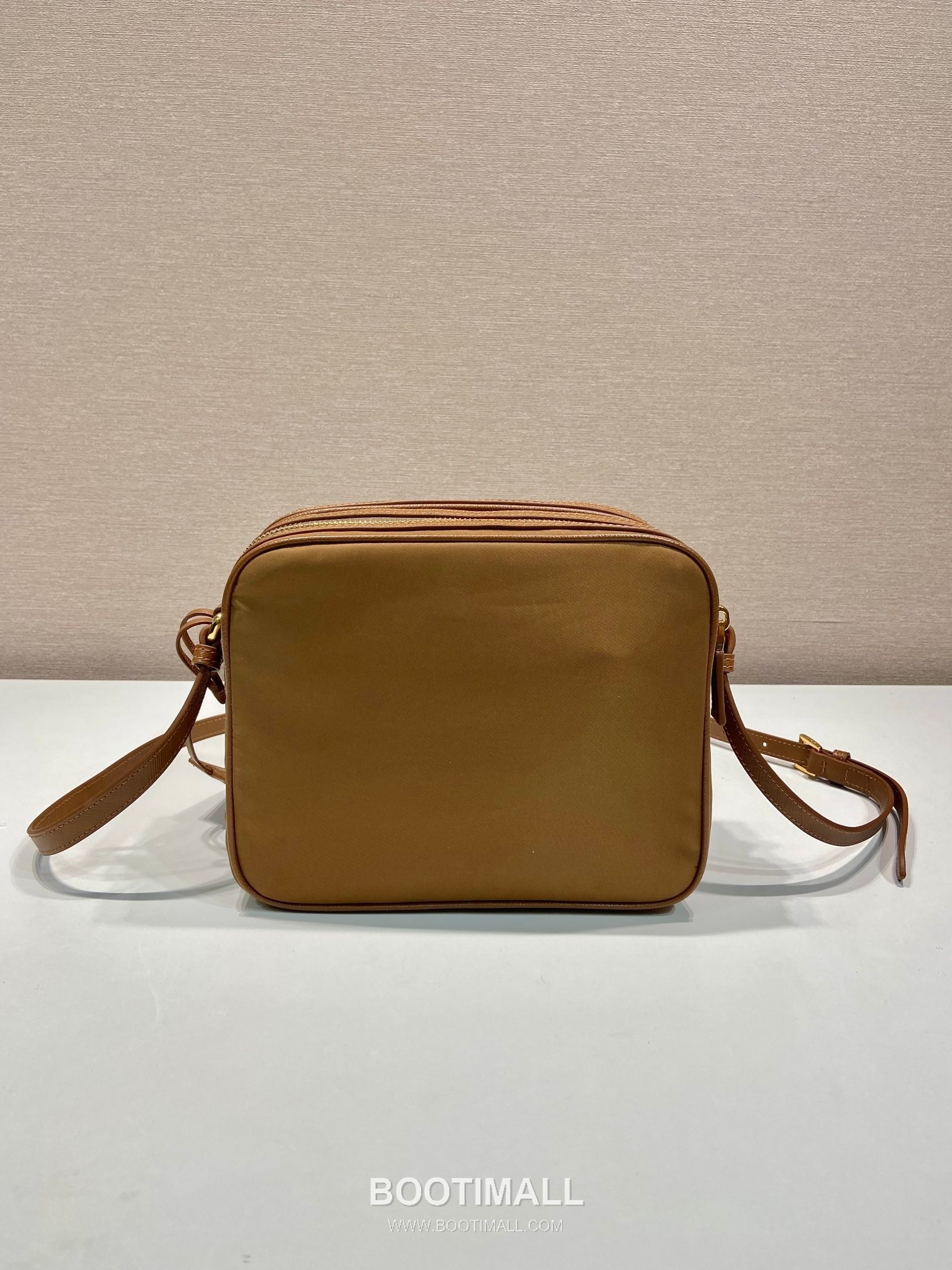 Prada Re-Nylon Crossbody Bag with Saffiano Leather Trim and Triple Zip Pocket Detail 프라다 리나일론 사피아노 가죽 트림 트리플 지퍼 포켓 크로스바디백 1BH218 21cm 5