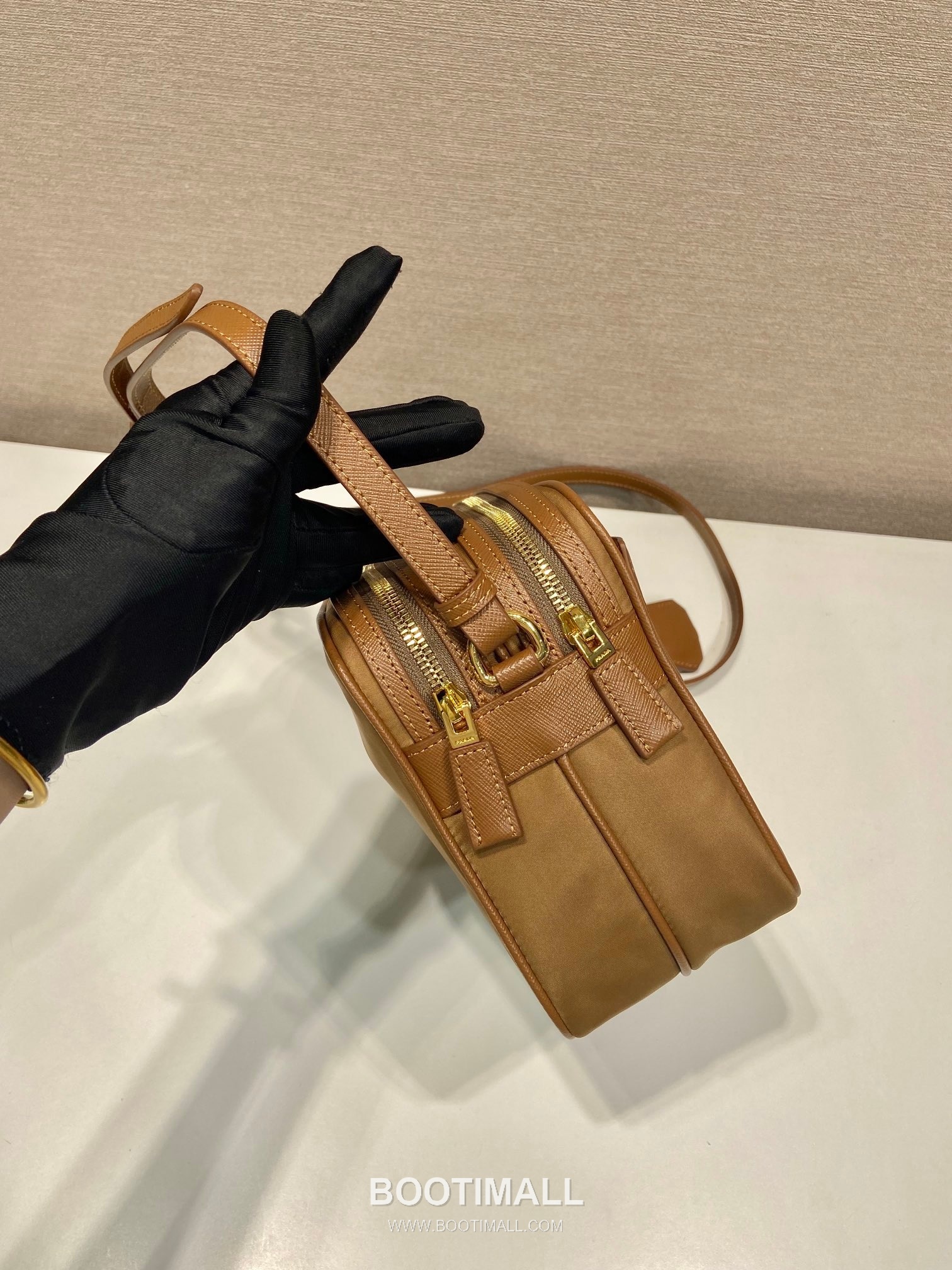 Prada Re-Nylon Crossbody Bag with Saffiano Leather Trim and Triple Zip Pocket Detail 프라다 리나일론 사피아노 가죽 트림 트리플 지퍼 포켓 크로스바디백 1BH218 21cm 6