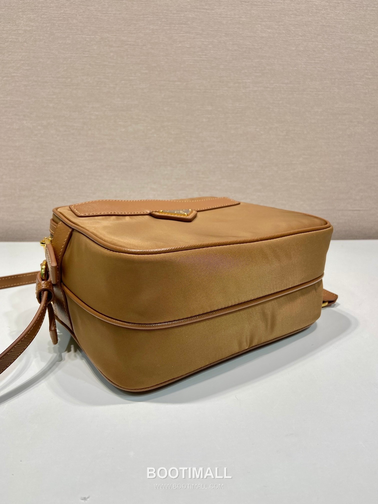 Prada Re-Nylon Crossbody Bag with Saffiano Leather Trim and Triple Zip Pocket Detail 프라다 리나일론 사피아노 가죽 트림 트리플 지퍼 포켓 크로스바디백 1BH218 21cm 7