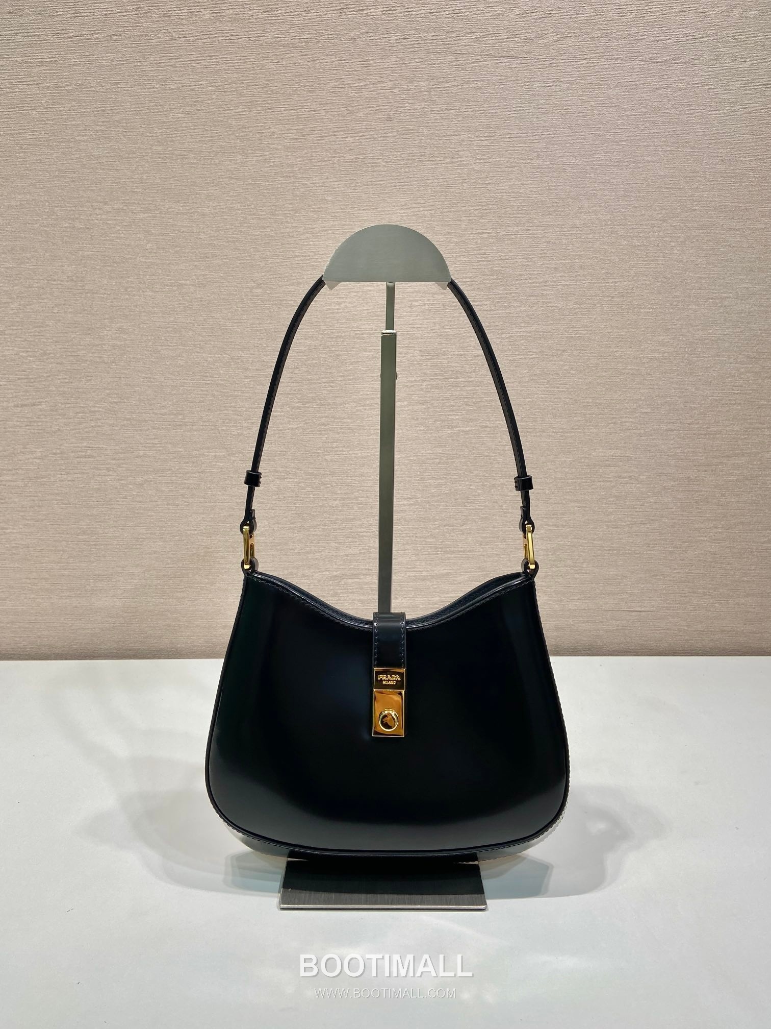 Prada Cheo Glossy Calfskin Shoulder Bag with Lock Closure Detail 프라다 체오 글로시 카프스킨 락 클로저 숄더백 1BC169A 22cm 1