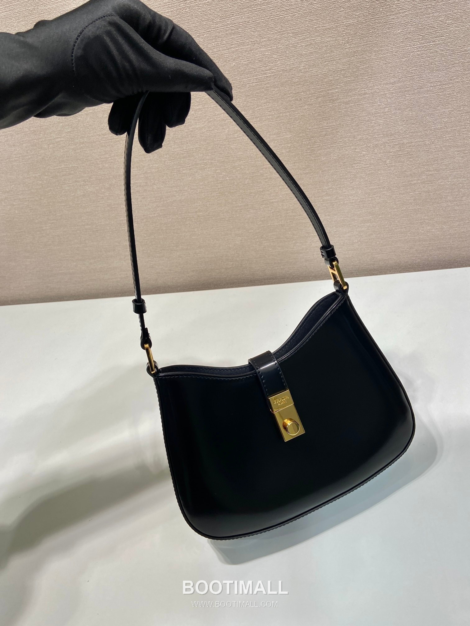 Prada Cheo Glossy Calfskin Shoulder Bag with Lock Closure Detail 프라다 체오 글로시 카프스킨 락 클로저 숄더백 1BC169A 22cm 2
