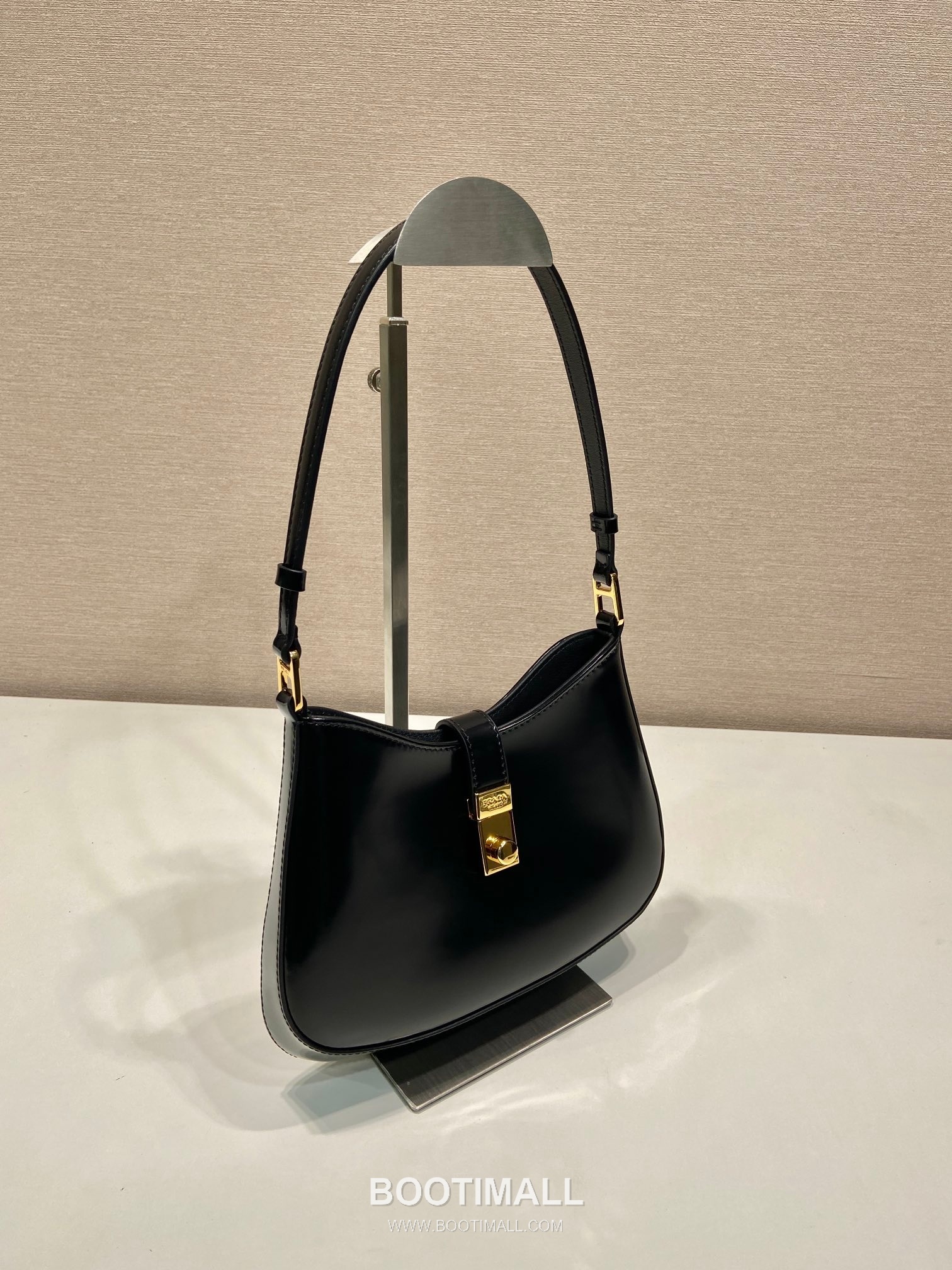 Prada Cheo Glossy Calfskin Shoulder Bag with Lock Closure Detail 프라다 체오 글로시 카프스킨 락 클로저 숄더백 1BC169A 22cm 3