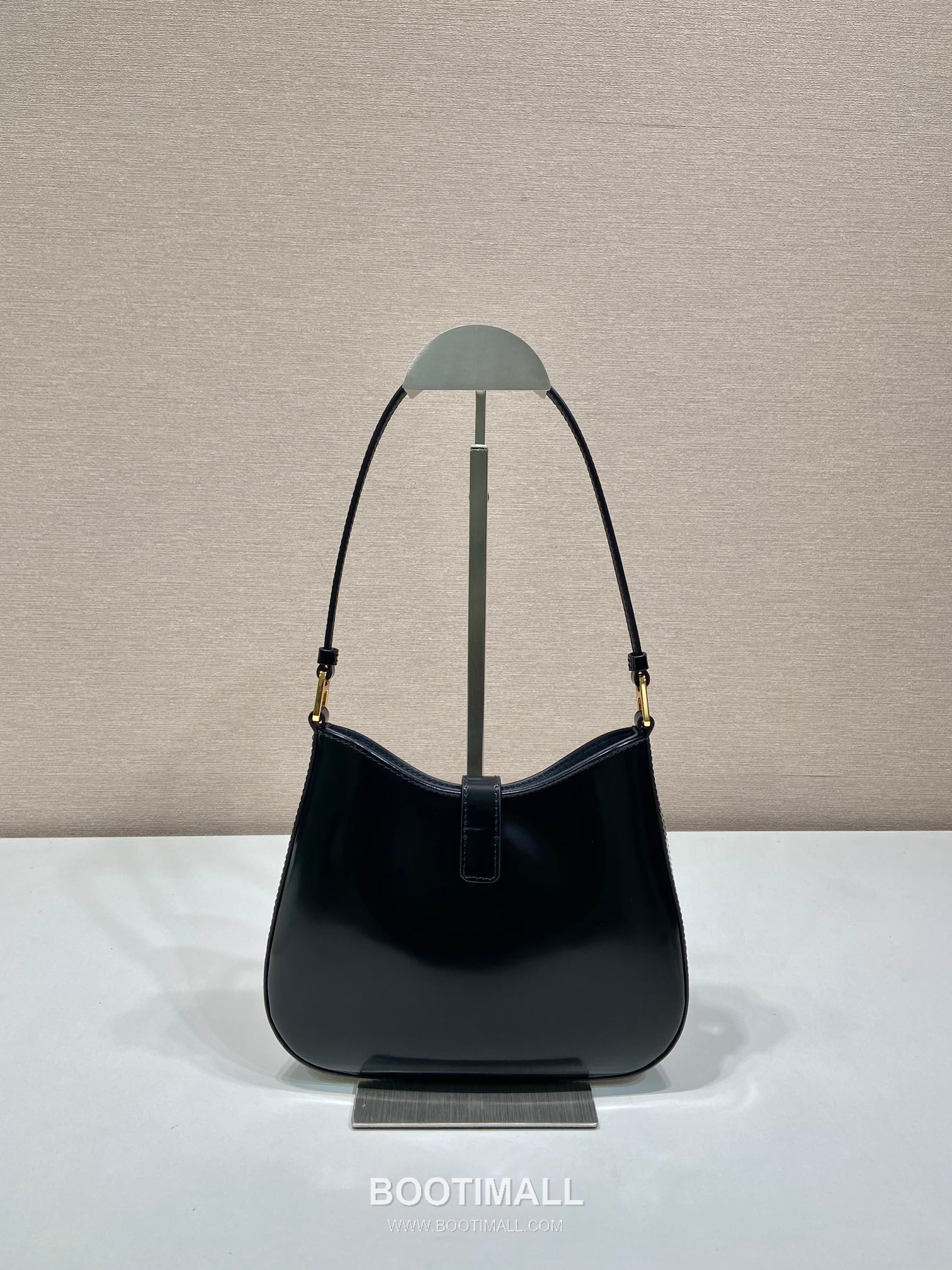 Prada Cheo Glossy Calfskin Shoulder Bag with Lock Closure Detail 프라다 체오 글로시 카프스킨 락 클로저 숄더백 1BC169A 22cm 5