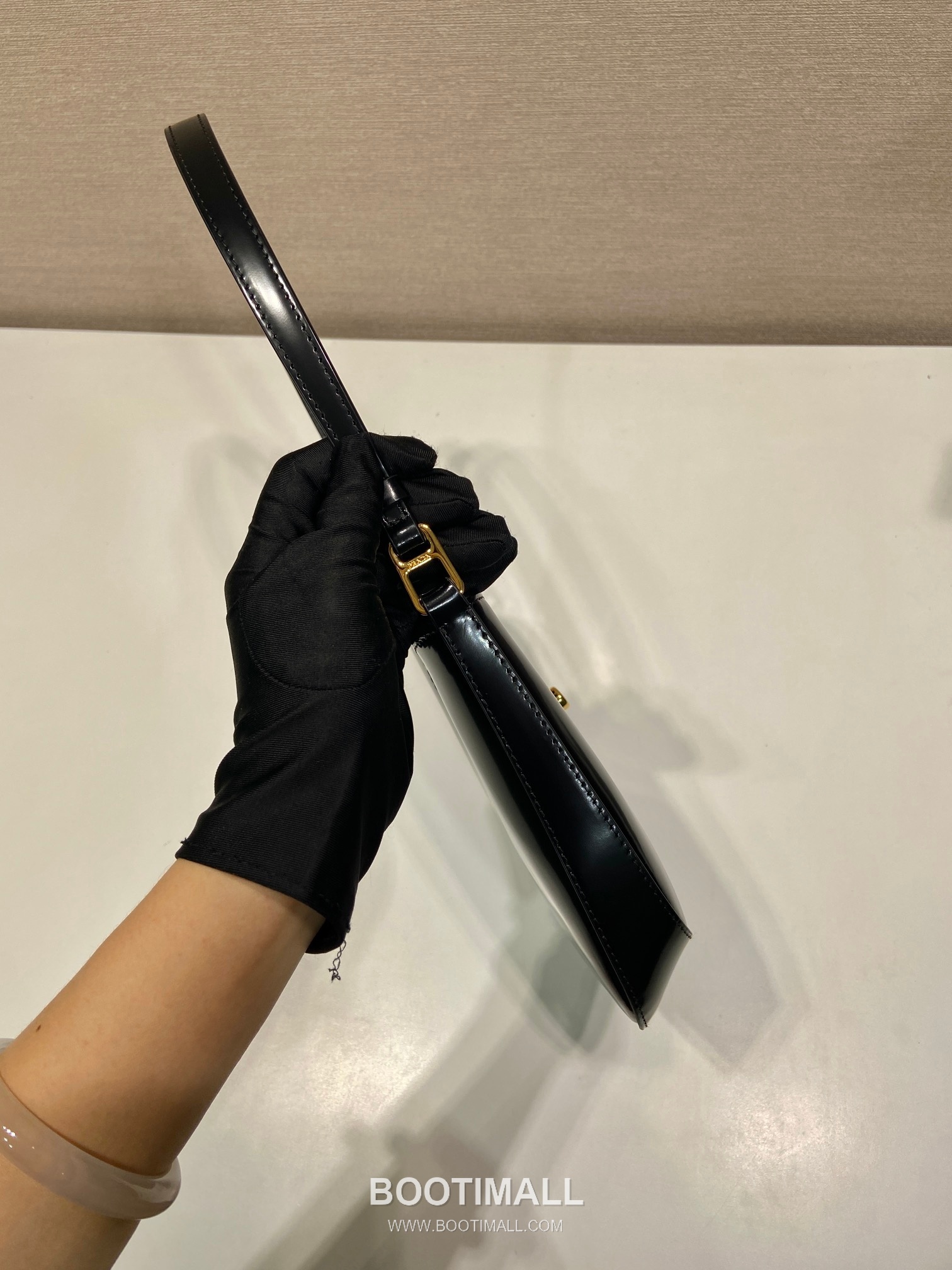 Prada Cheo Glossy Calfskin Shoulder Bag with Lock Closure Detail 프라다 체오 글로시 카프스킨 락 클로저 숄더백 1BC169A 22cm 6