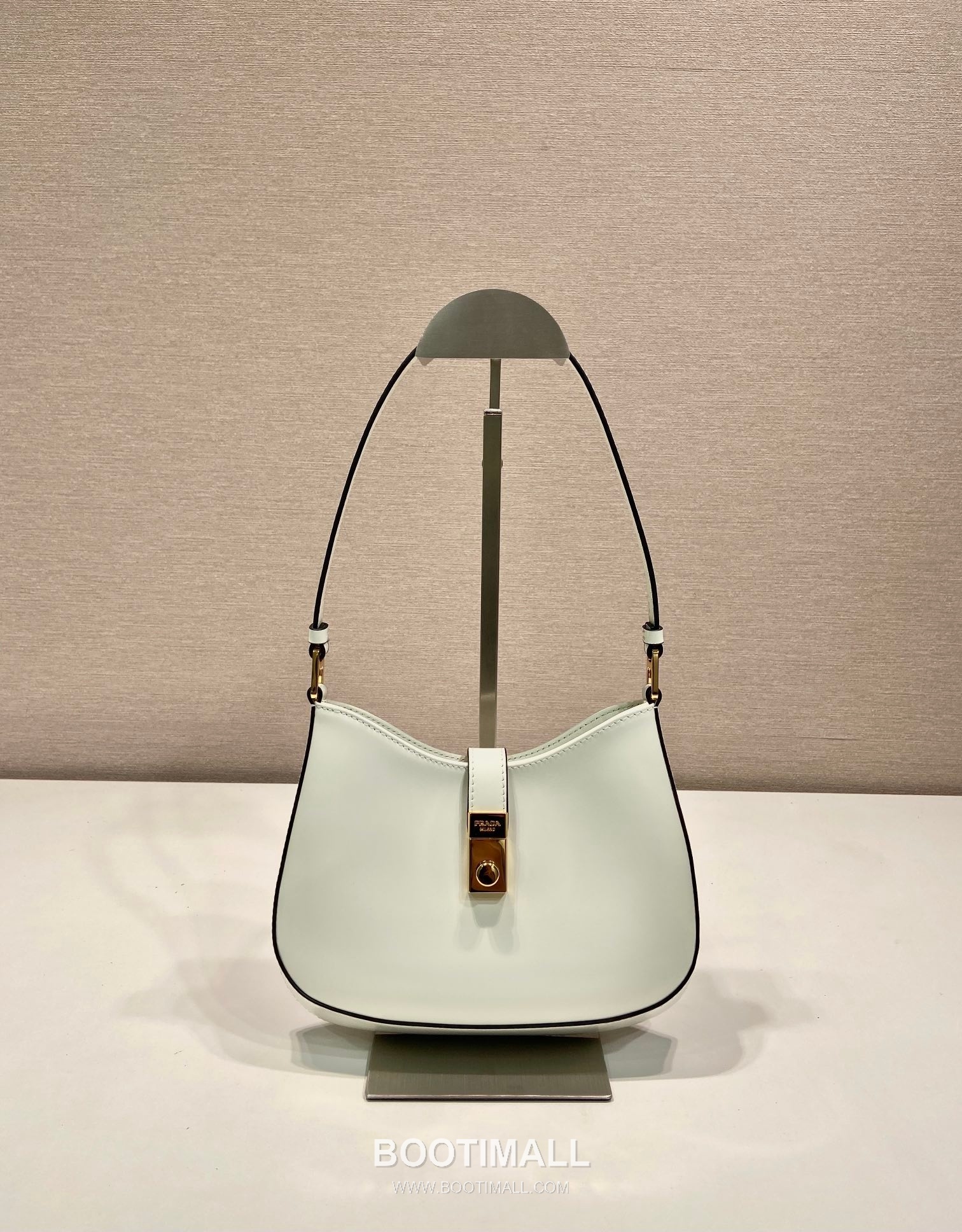 Prada Cheo Glossy Calfskin Shoulder Bag with Lock Closure Detail 프라다 체오 글로시 카프스킨 락 클로저 숄더백 1BC169A 22cm 1