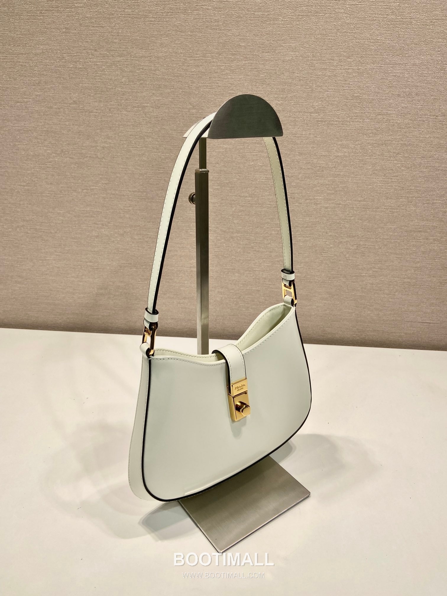 Prada Cheo Glossy Calfskin Shoulder Bag with Lock Closure Detail 프라다 체오 글로시 카프스킨 락 클로저 숄더백 1BC169A 22cm 2