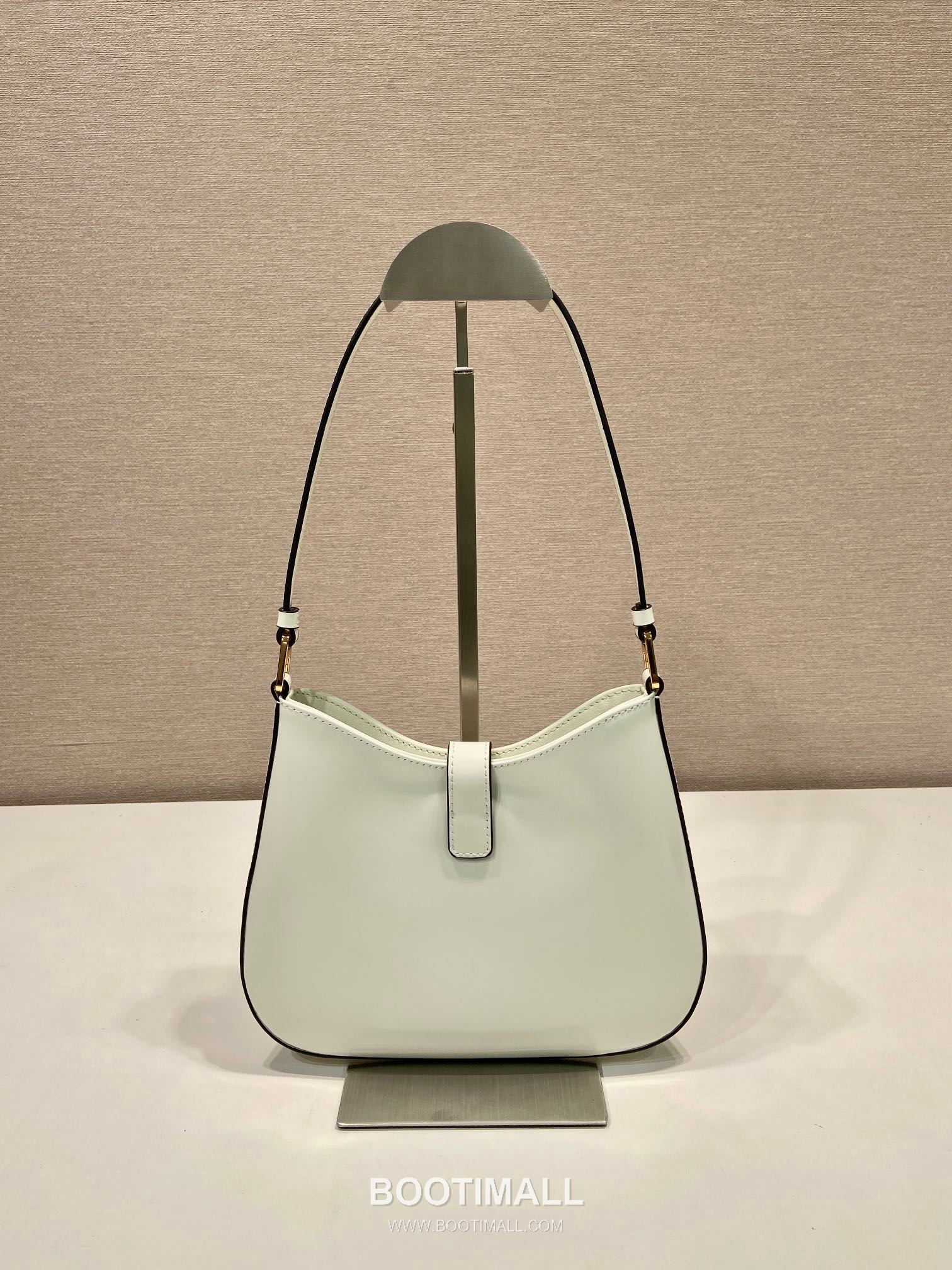 Prada Cheo Glossy Calfskin Shoulder Bag with Lock Closure Detail 프라다 체오 글로시 카프스킨 락 클로저 숄더백 1BC169A 22cm 5