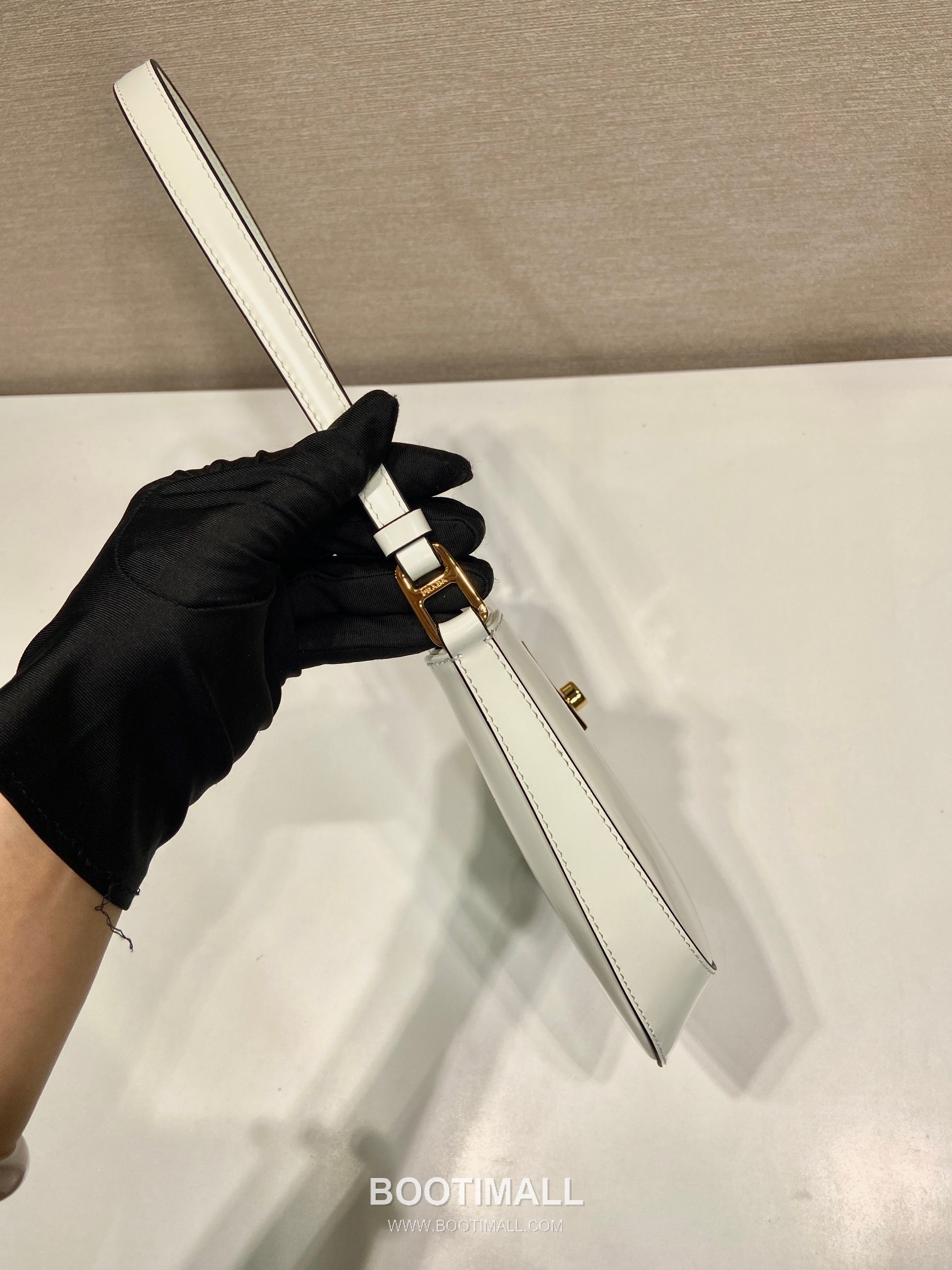 Prada Cheo Glossy Calfskin Shoulder Bag with Lock Closure Detail 프라다 체오 글로시 카프스킨 락 클로저 숄더백 1BC169A 22cm 6