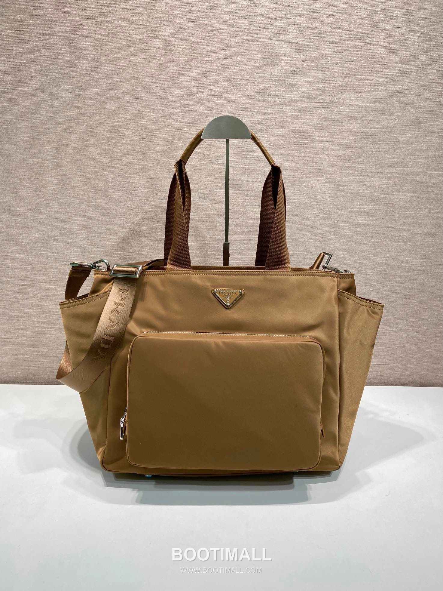 Prada Re-Nylon Diaper Tote Bag with Multi Pocket and Accessory Set Detail 프라다 리나일론 멀티 포켓 액세서리 세트 기저귀 토트백 1BG102 35cm 2