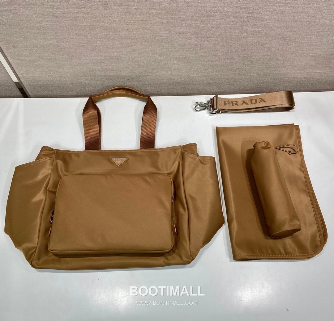 Prada Re-Nylon Diaper Tote Bag with Multi Pocket and Accessory Set Detail 프라다 리나일론 멀티 포켓 액세서리 세트 기저귀 토트백 1BG102 35cm 3