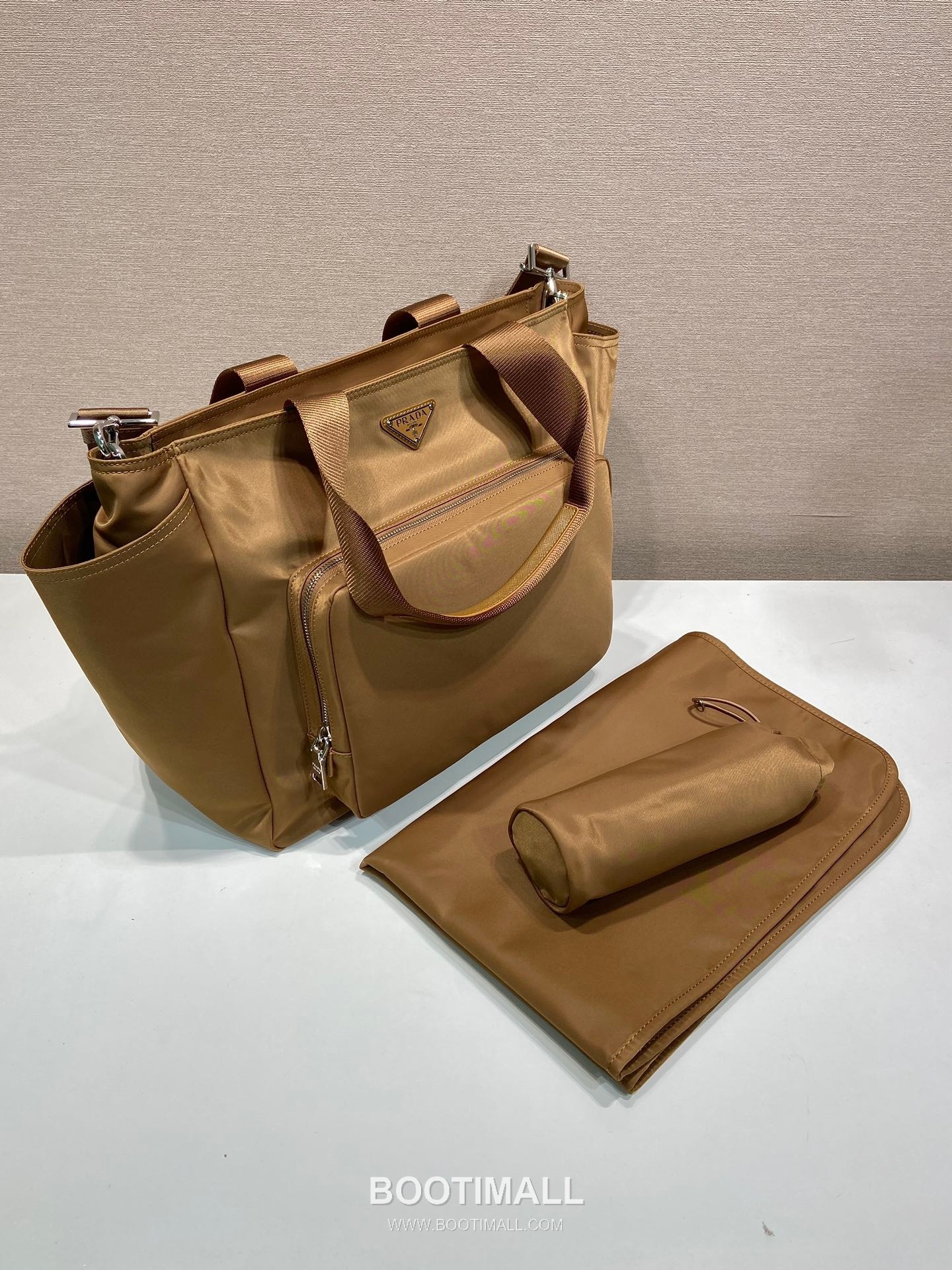 Prada Re-Nylon Diaper Tote Bag with Multi Pocket and Accessory Set Detail 프라다 리나일론 멀티 포켓 액세서리 세트 기저귀 토트백 1BG102 35cm 4