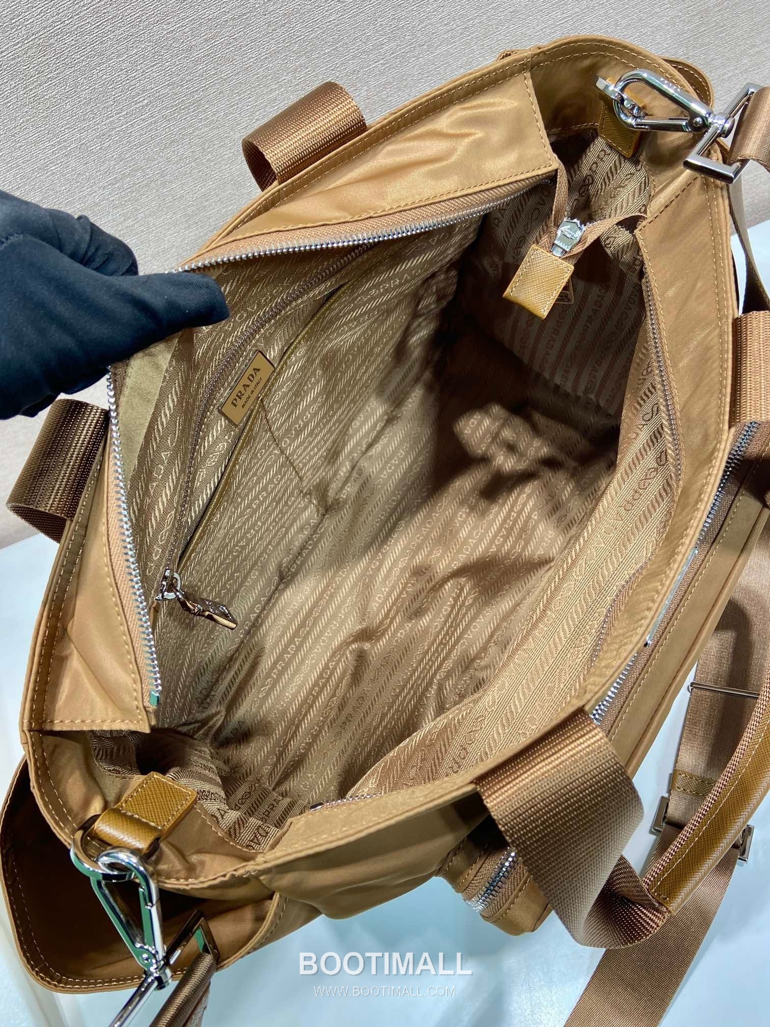 Prada Re-Nylon Diaper Tote Bag with Multi Pocket and Accessory Set Detail 프라다 리나일론 멀티 포켓 액세서리 세트 기저귀 토트백 1BG102 35cm 8