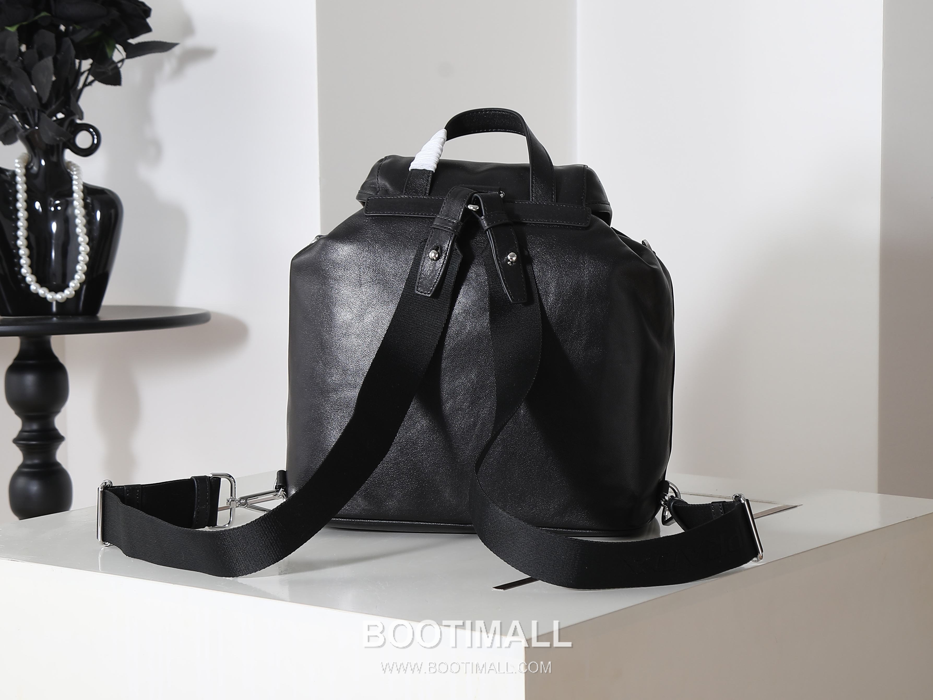 Prada Triangle Logo Lambskin Flap Backpack with Dual Front Pocket Detail 프라다 트라이앵글 로고 램스킨 플랩 백팩 듀얼 포켓 1BZ811B 30cm 3