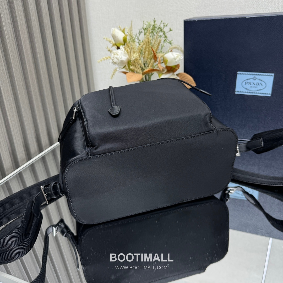 Prada Triangle Logo Nylon Backpack with Front Zip Pocket and Calfskin Trim 프라다 트라이앵글 로고 나일론 지퍼 포켓 백팩 카프스킨 트림 1BZ832 27cm 4