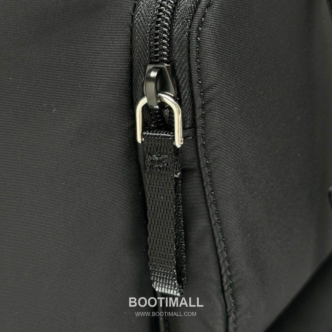 Prada Triangle Logo Nylon Backpack with Front Zip Pocket and Calfskin Trim 프라다 트라이앵글 로고 나일론 지퍼 포켓 백팩 카프스킨 트림 1BZ832 27cm 6