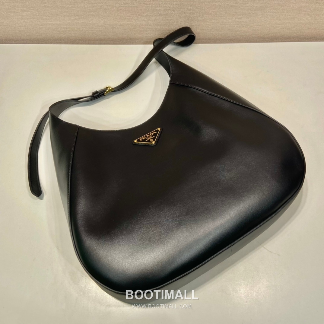 Prada Cleo Calfskin Crossbody Bag with Shoulder Strap Detail 프라다 클레오 카프스킨 크로스바디 숄더백 스트랩 디테일 1BC181 40cm 2