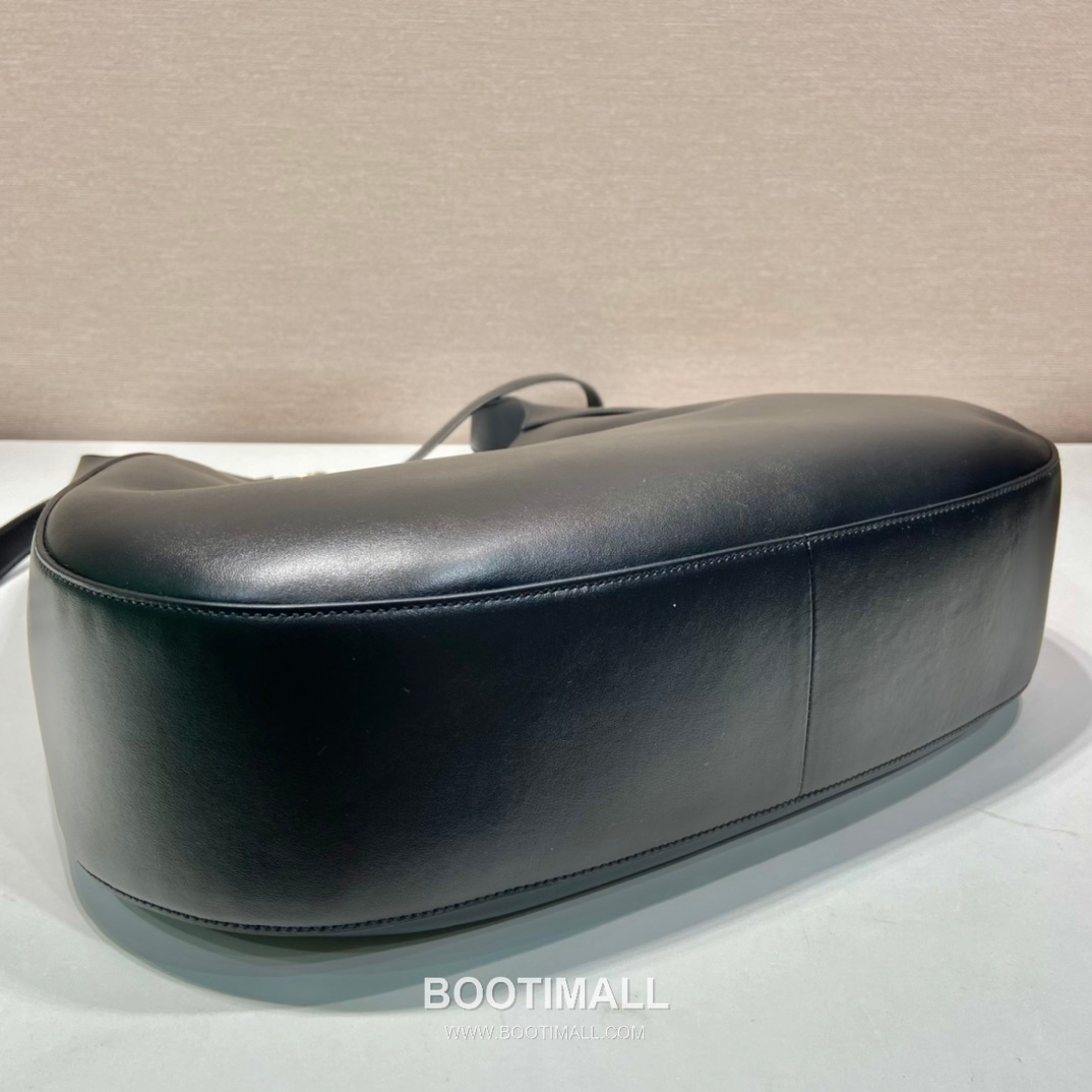 Prada Cleo Calfskin Crossbody Bag with Shoulder Strap Detail 프라다 클레오 카프스킨 크로스바디 숄더백 스트랩 디테일 1BC181 40cm 7