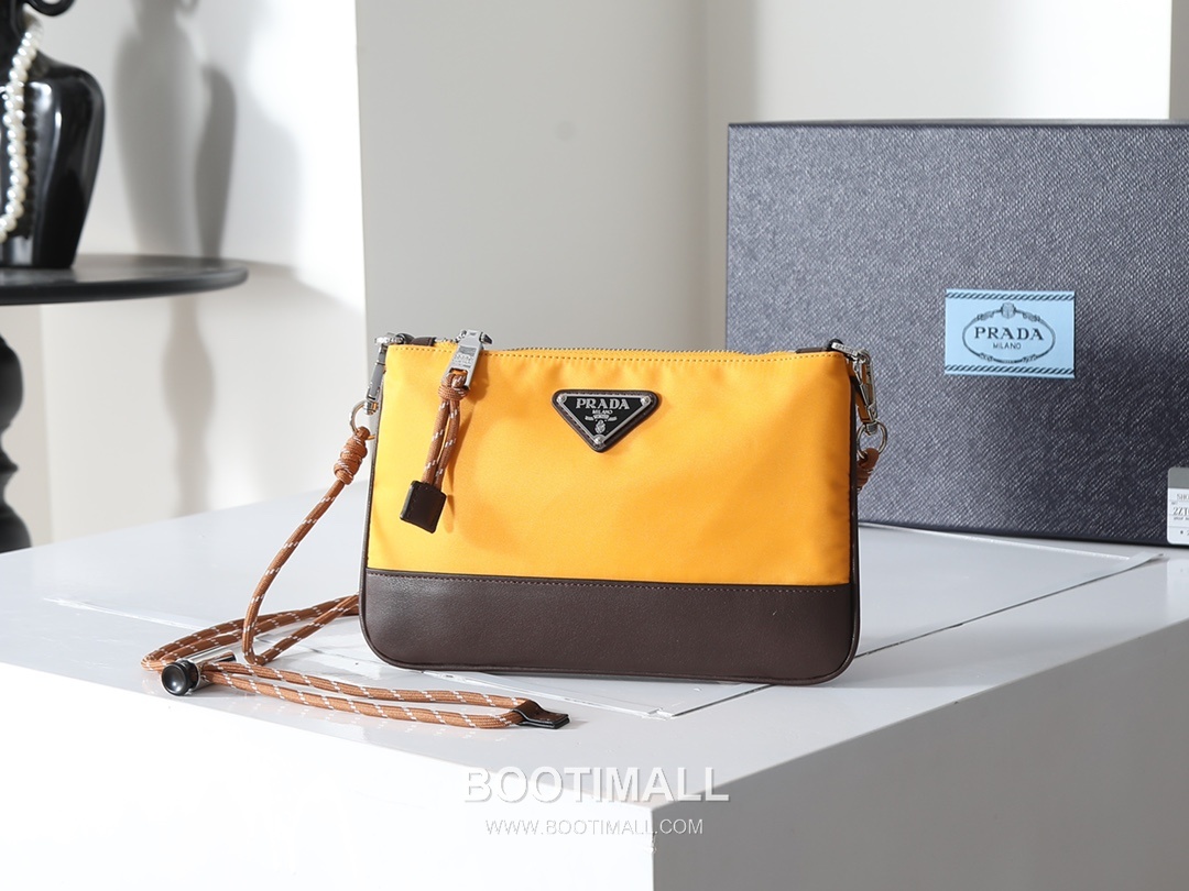 Prada Re-Nylon Smartphone Pouch with Strap Detail 프라다 리나일론 스마트폰 파우치 스트랩 디테일 2ZT073 22cm 1