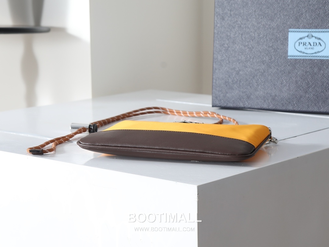 Prada Re-Nylon Smartphone Pouch with Strap Detail 프라다 리나일론 스마트폰 파우치 스트랩 디테일 2ZT073 22cm 4