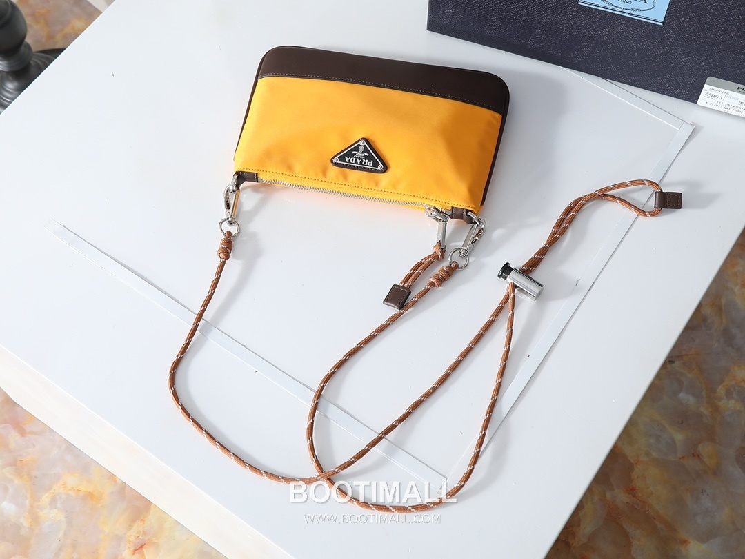 Prada Re-Nylon Smartphone Pouch with Strap Detail 프라다 리나일론 스마트폰 파우치 스트랩 디테일 2ZT073 22cm 6