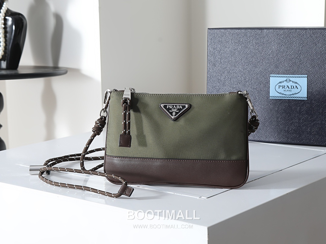 Prada Re-Nylon Smartphone Pouch with Strap Detail 프라다 리나일론 스마트폰 파우치 스트랩 디테일 2ZT073 22cm 1