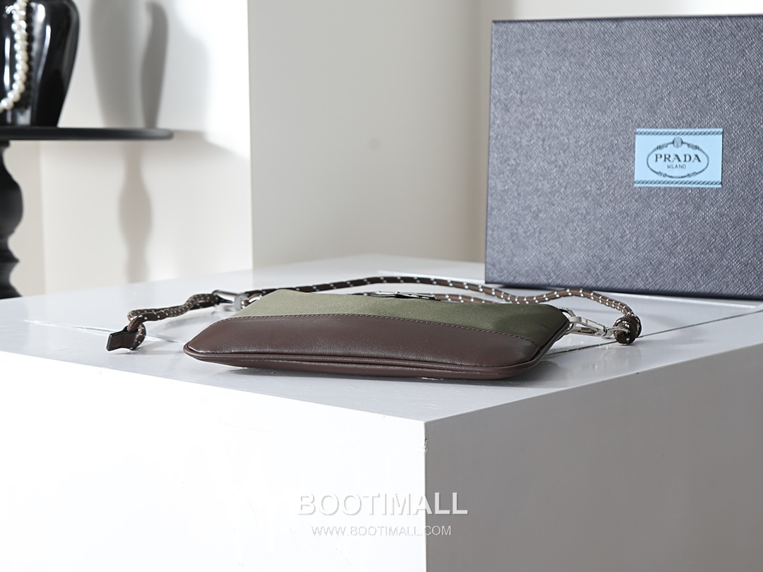 Prada Re-Nylon Smartphone Pouch with Strap Detail 프라다 리나일론 스마트폰 파우치 스트랩 디테일 2ZT073 22cm 4