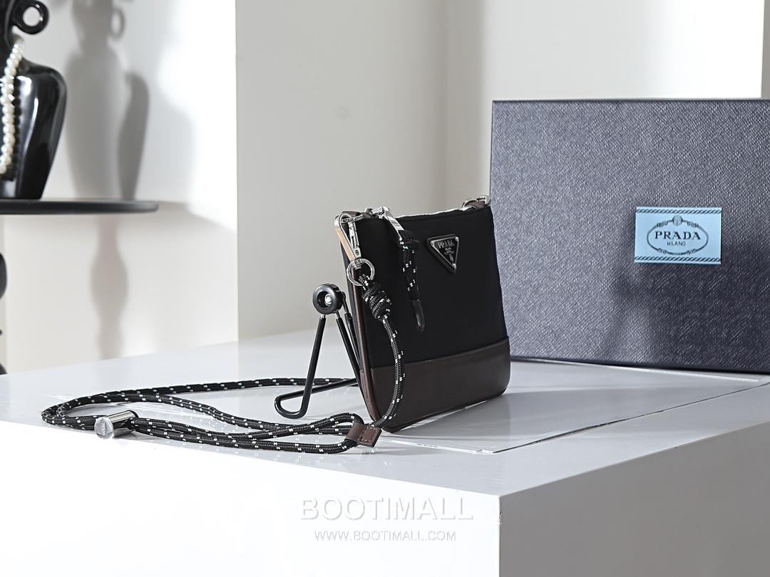 Prada Re-Nylon Smartphone Pouch with Strap Detail 프라다 리나일론 스마트폰 파우치 스트랩 디테일 2ZT073 22cm 2