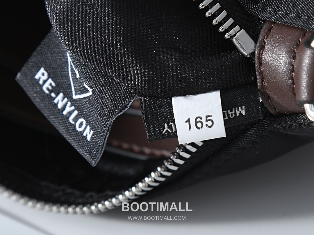 Prada Re-Nylon Smartphone Pouch with Strap Detail 프라다 리나일론 스마트폰 파우치 스트랩 디테일 2ZT073 22cm 9