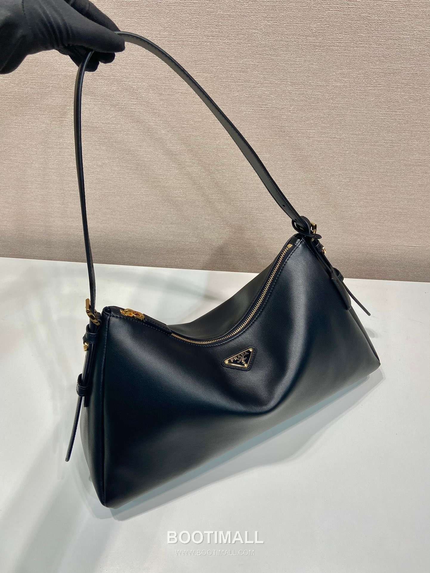 Prada Aimee Calfskin Hobo Shoulder Bag with Triangle Logo Detail 프라다 에이미 카프스킨 호보 숄더백 트라이앵글 로고 디테일 1BC228 39cm 2