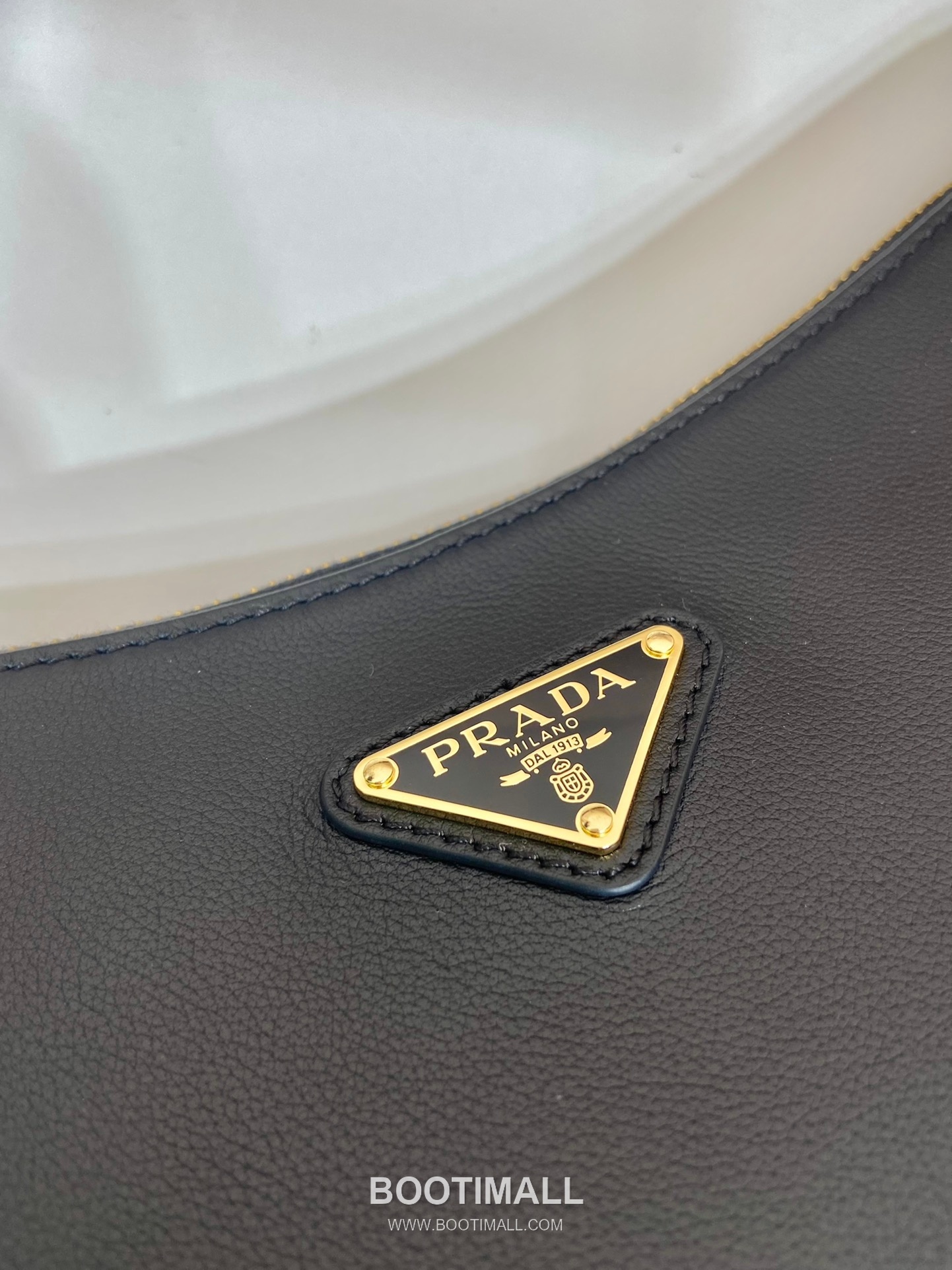 Prada Aimee Calfskin Hobo Shoulder Bag with Triangle Logo Detail 프라다 에이미 카프스킨 호보 숄더백 트라이앵글 로고 디테일 1BC228 39cm 7